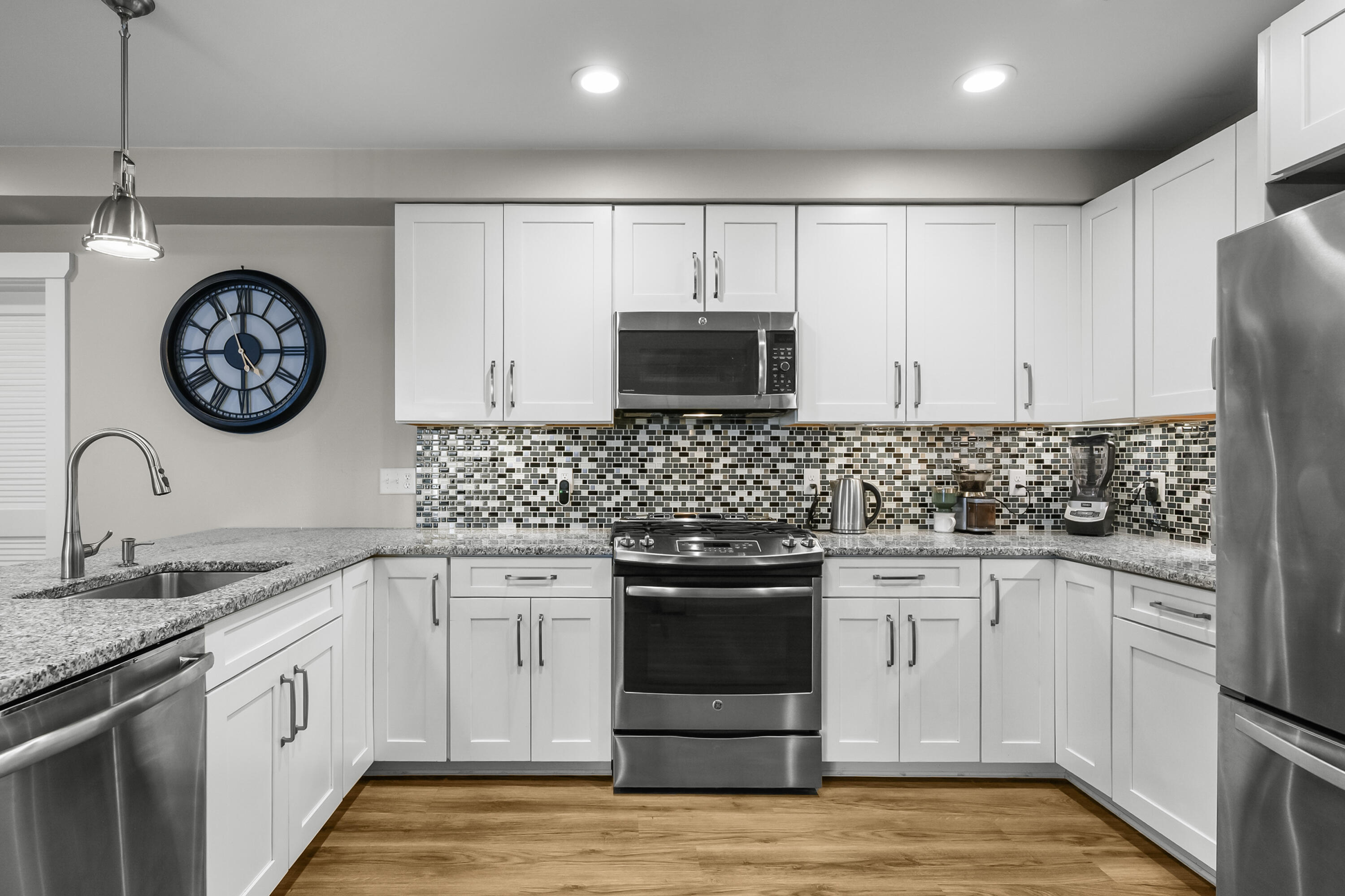 76 Court Street Apt 6 — photo