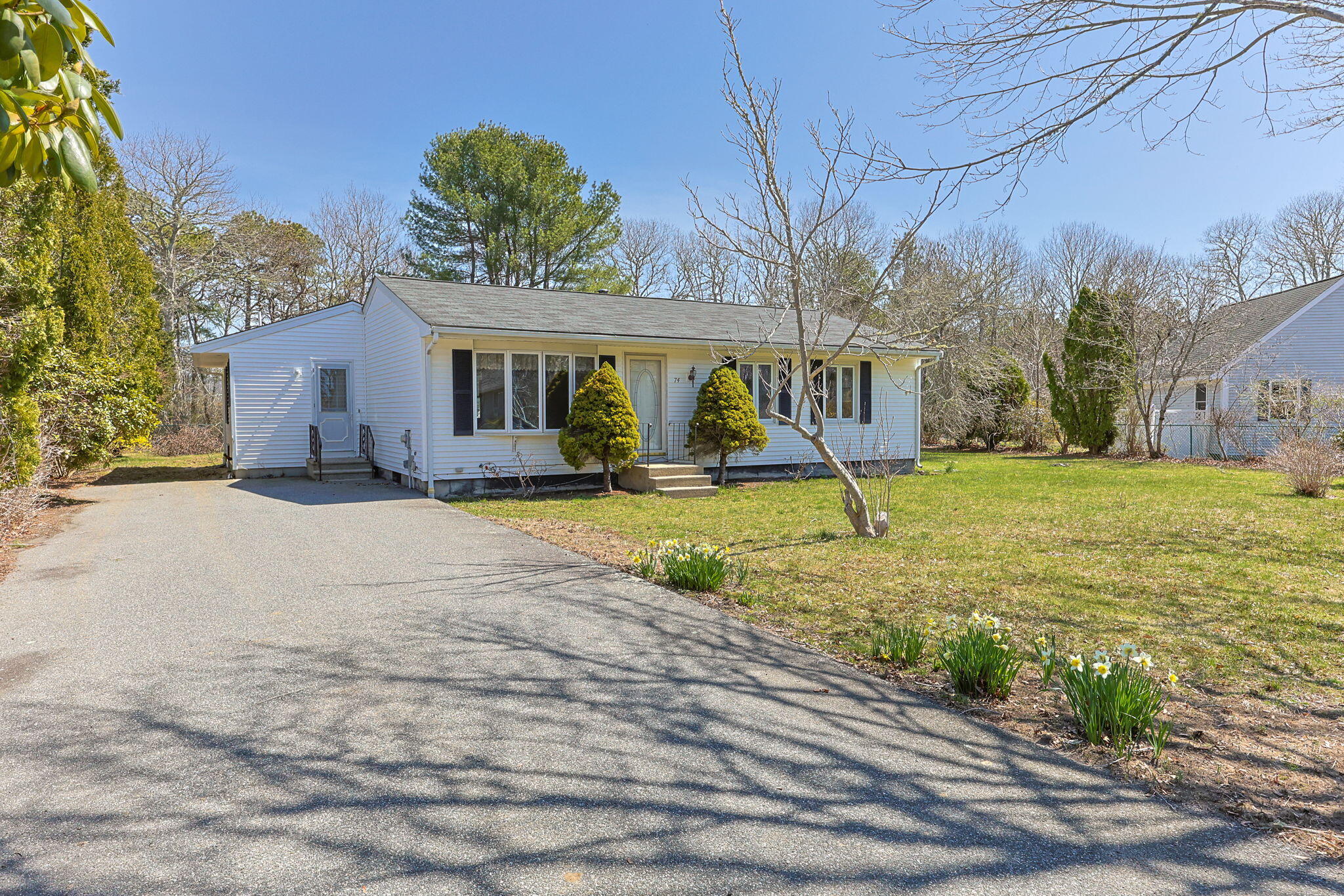 74 Grace Court — photo
