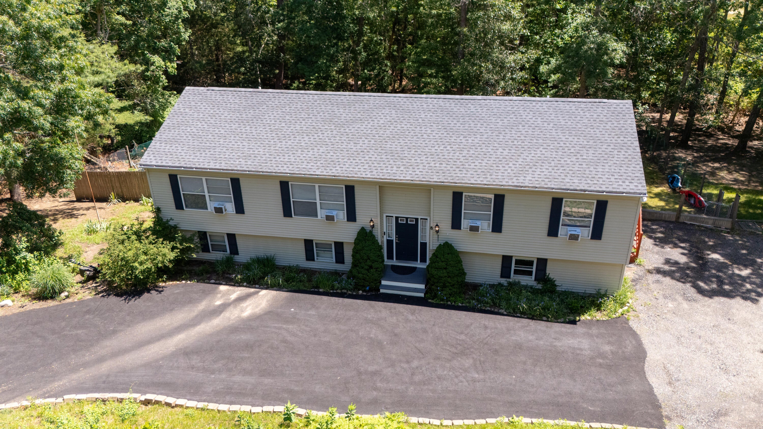 8 Raccoon Lane — photo