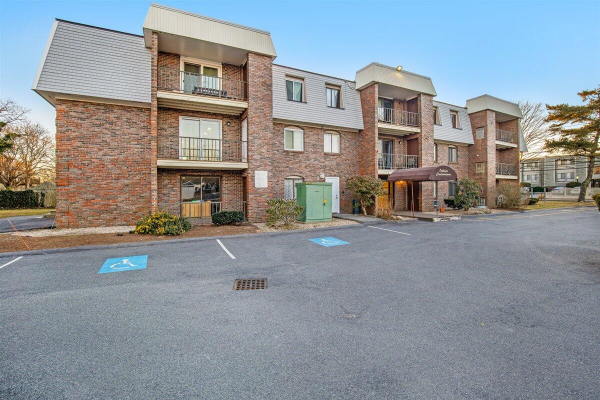 15 Oak Neck Road Apt 11 — photo