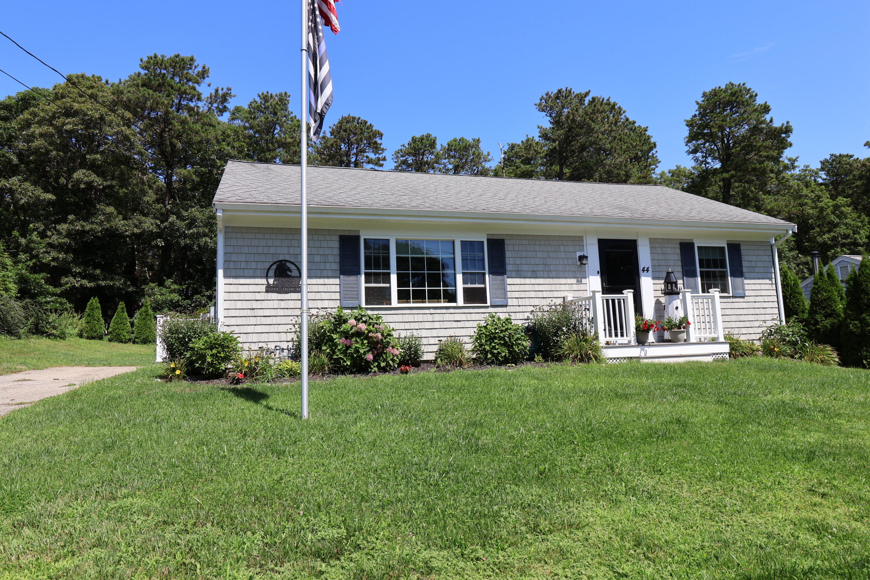 44 Debbie Lane — photo