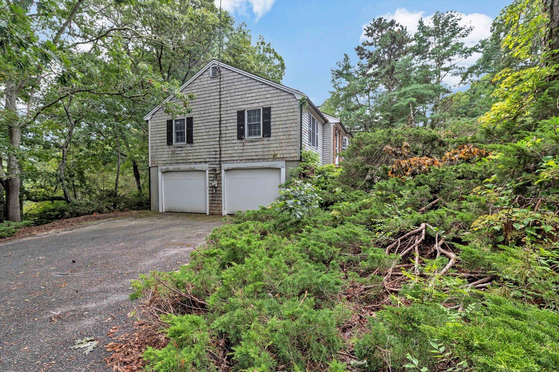844 W Yarmouth Road — photo