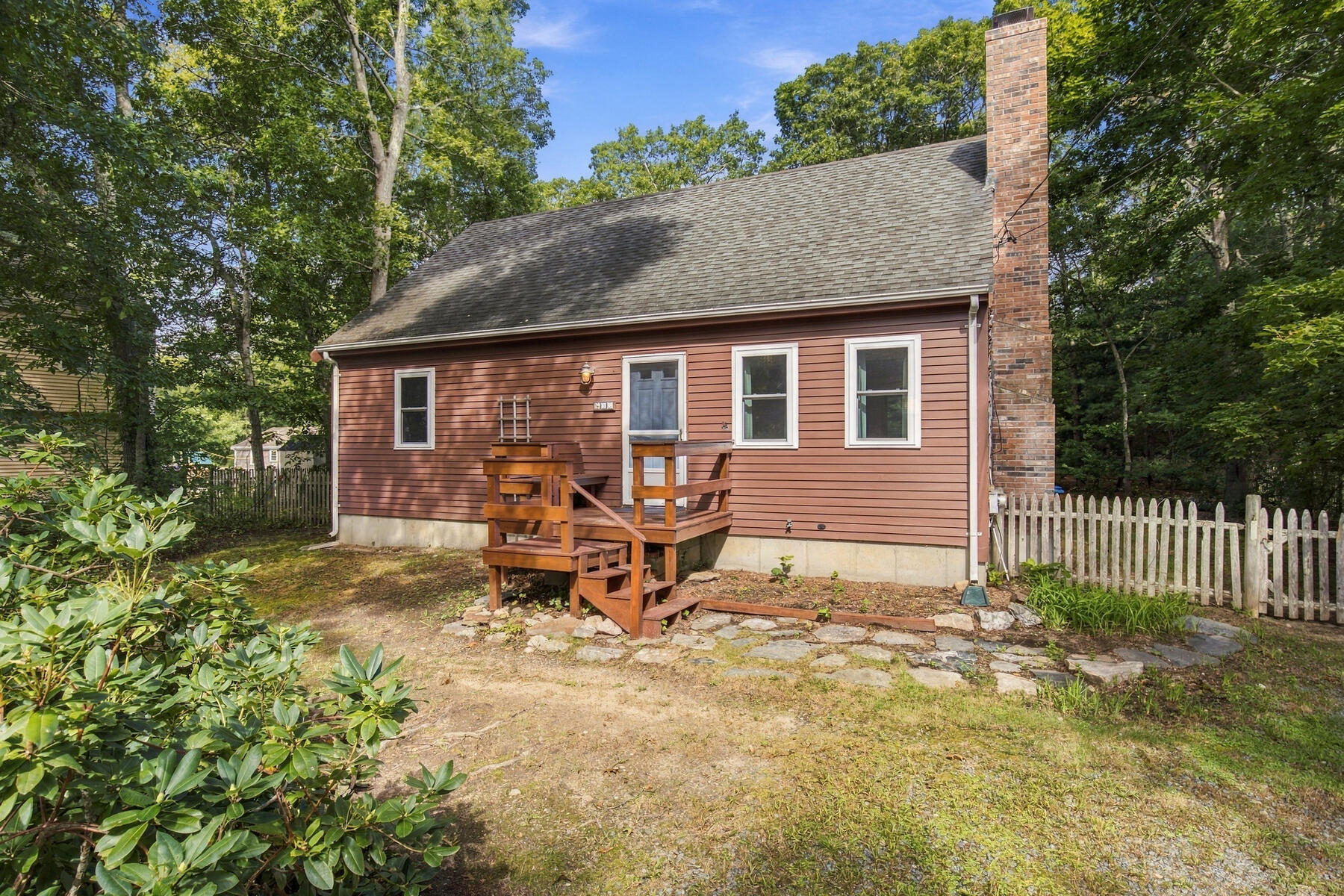 35 Pinecrest Beach Drive W — photo