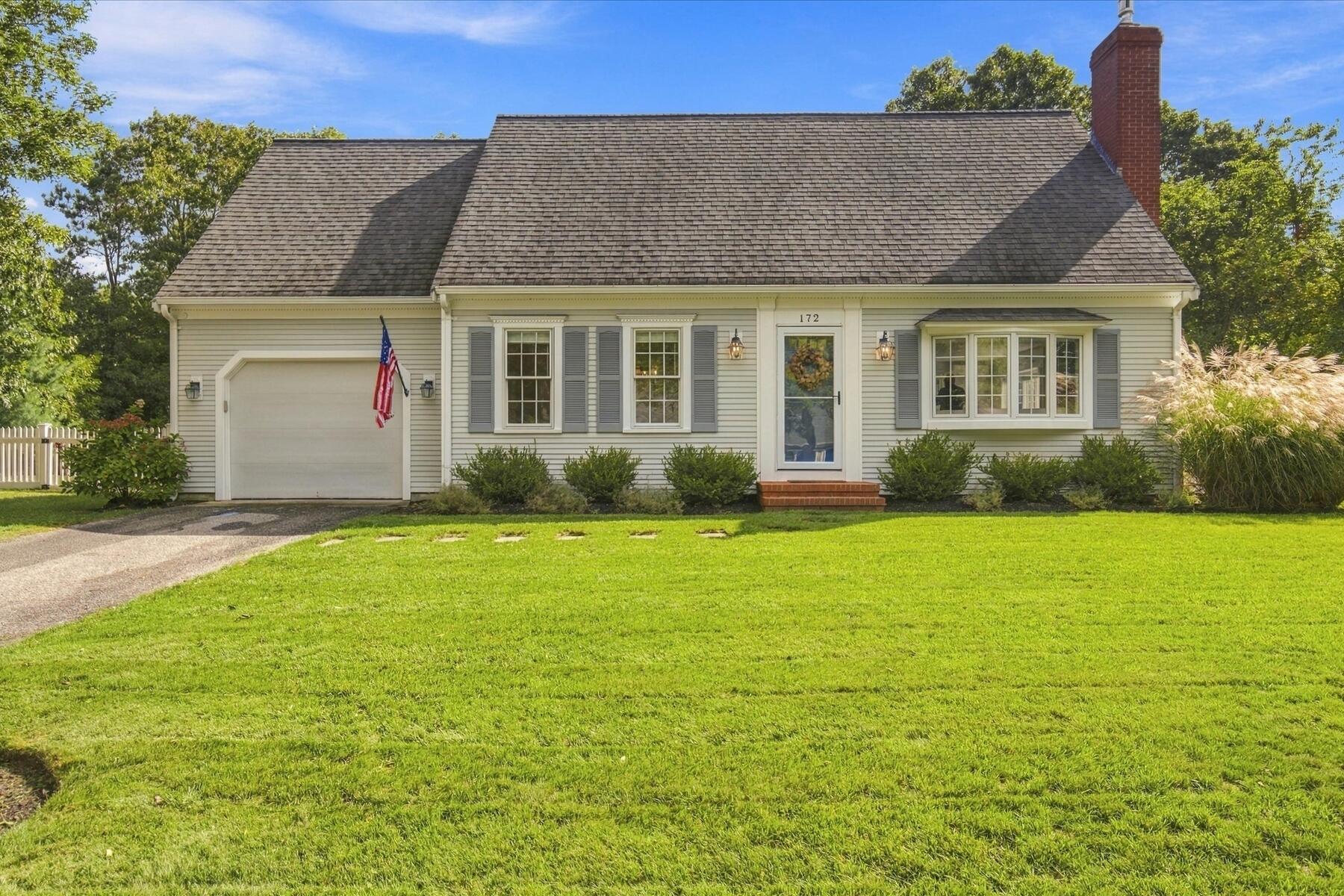 172 Oxford Drive — photo