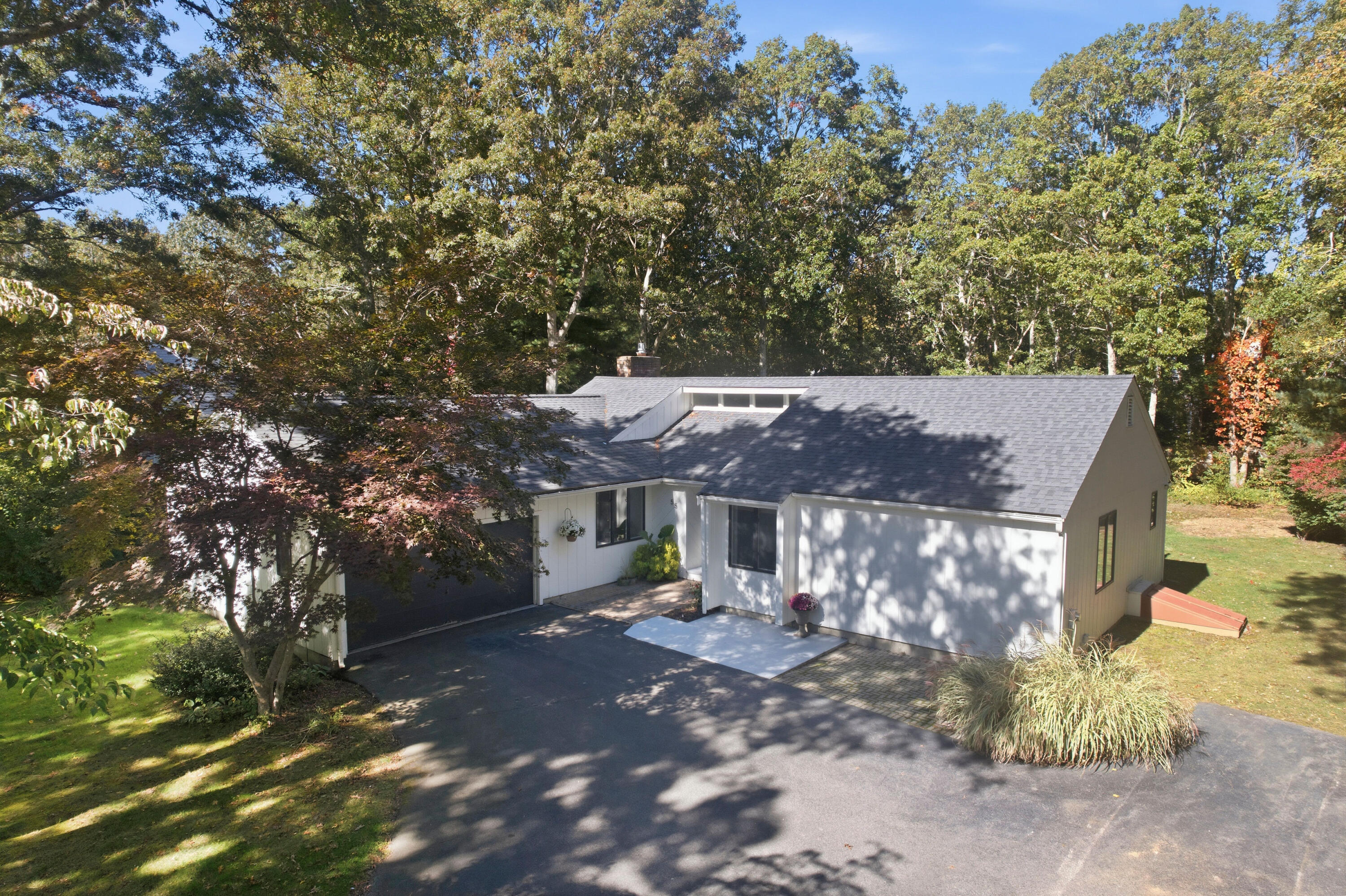55 Holly Ridge Drive — photo