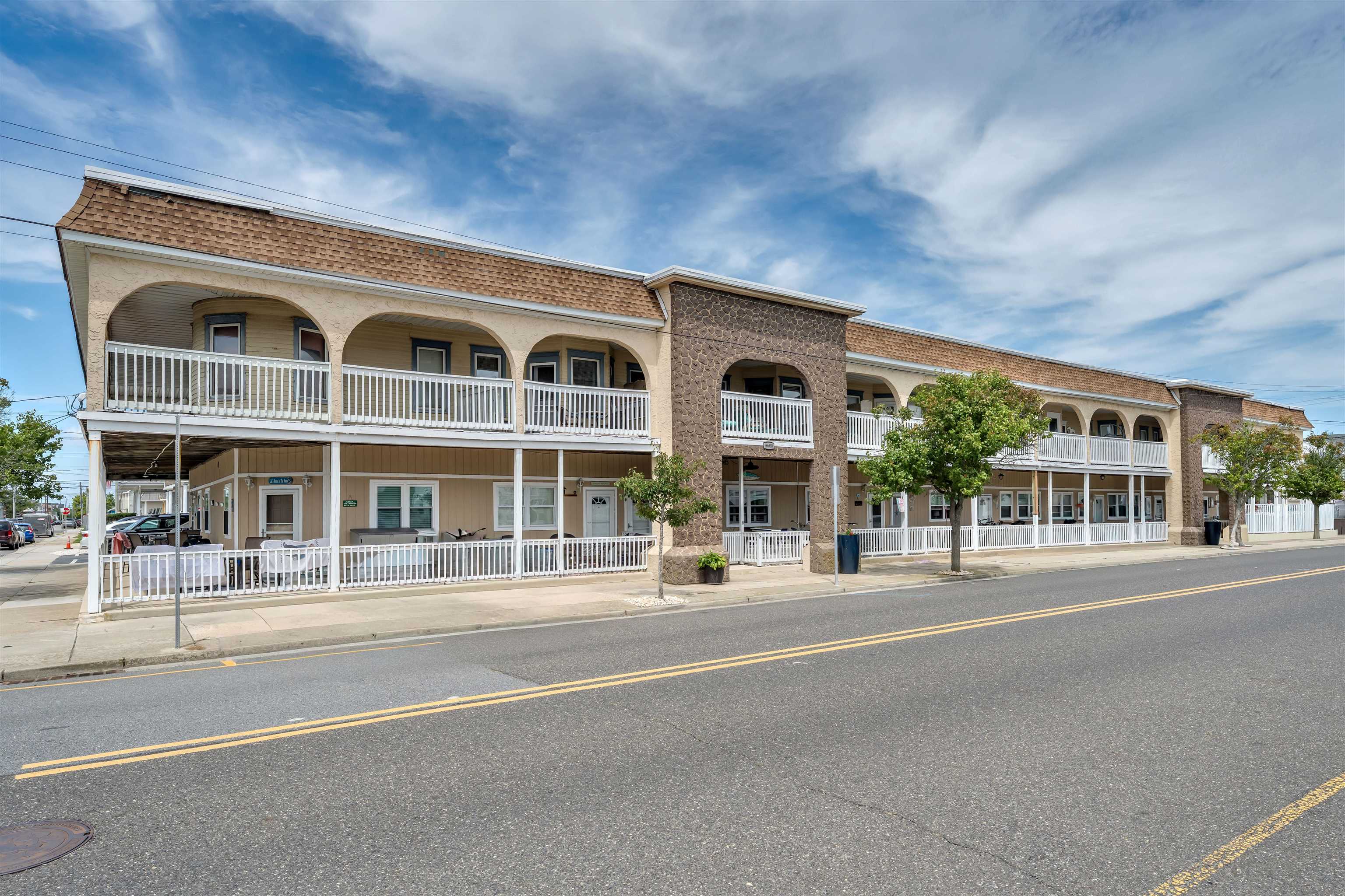 5600 Seaview Avenue 8 — photo