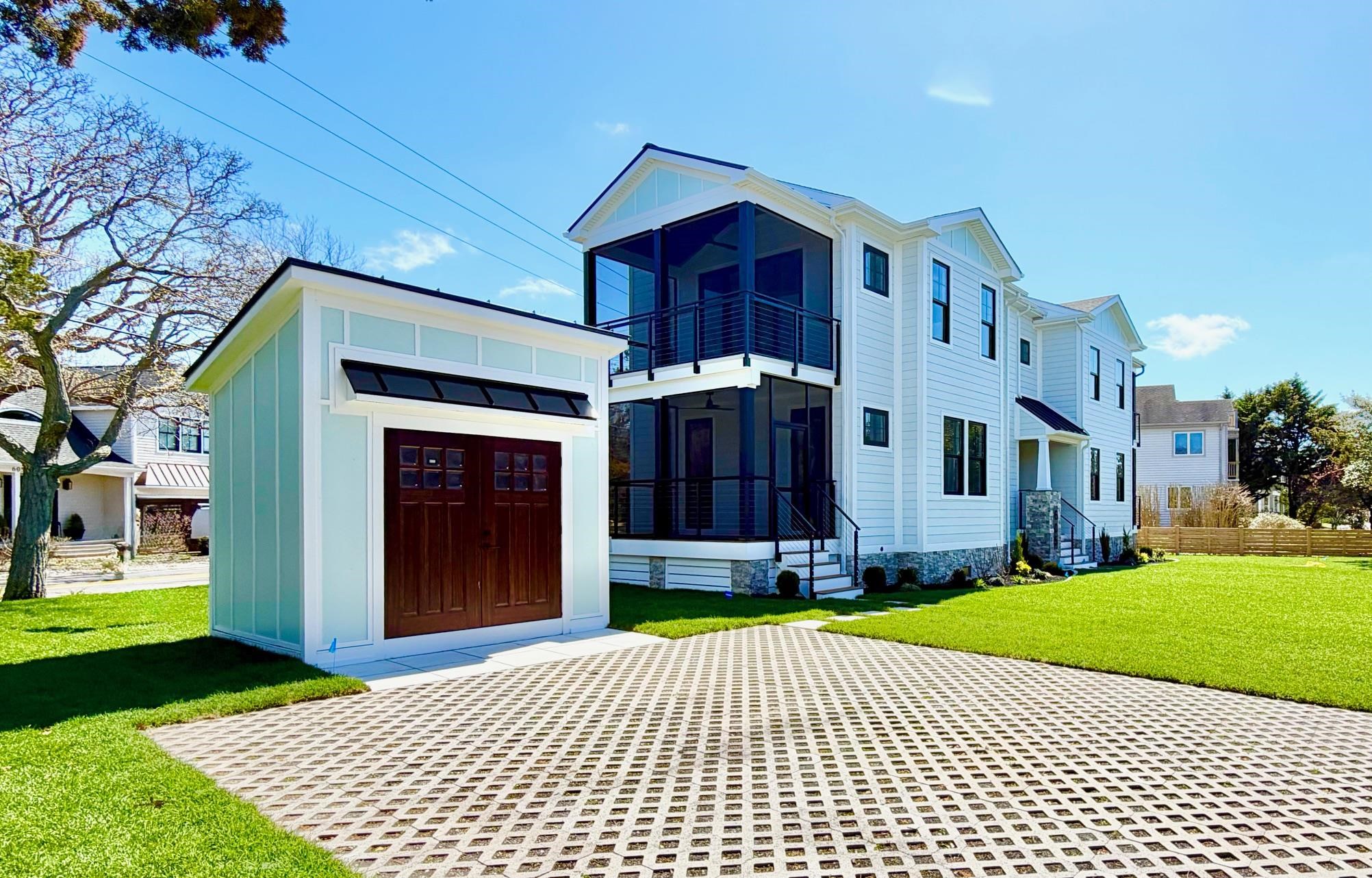 605 E Lake Drive — photo