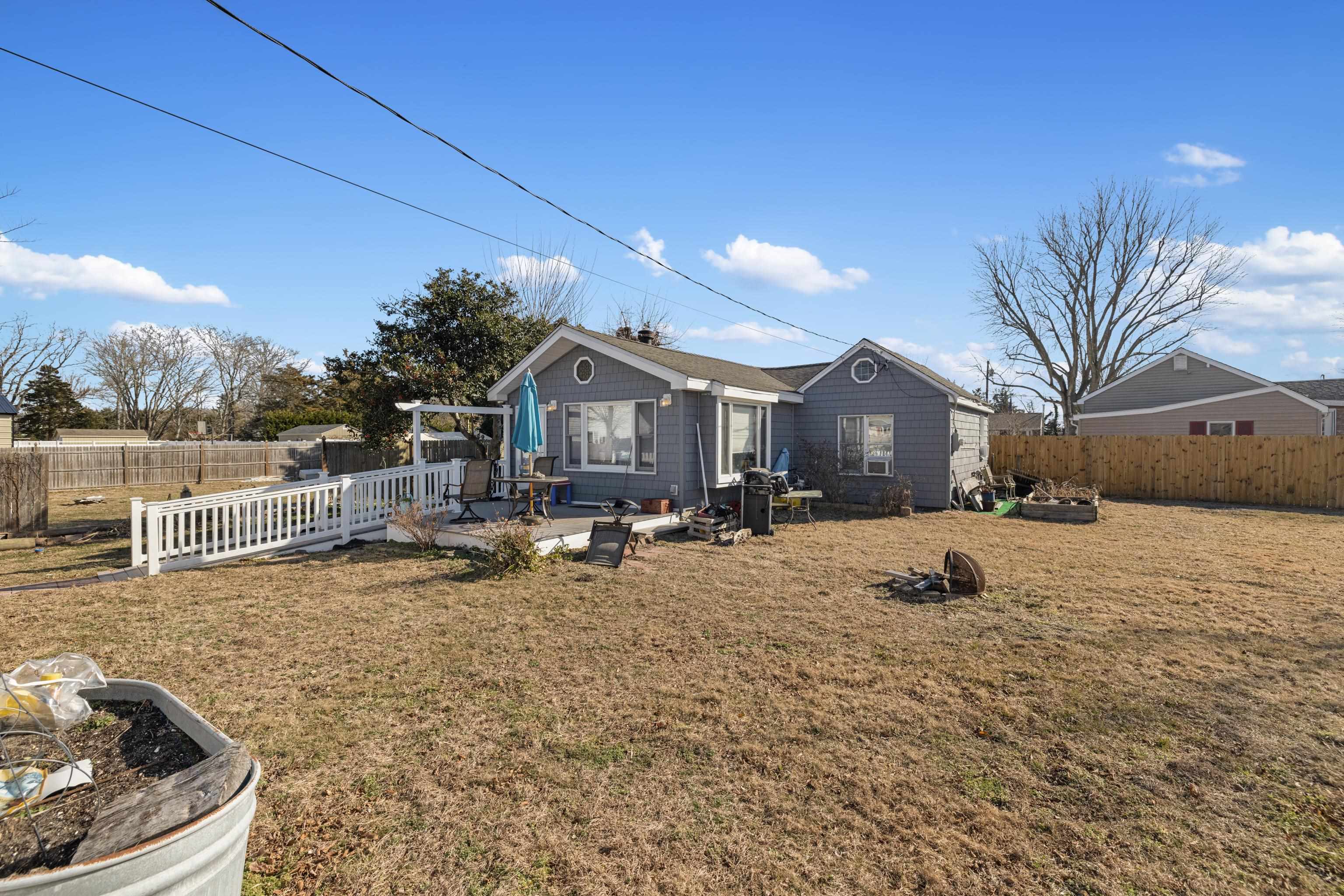 537 Seashore Road — photo