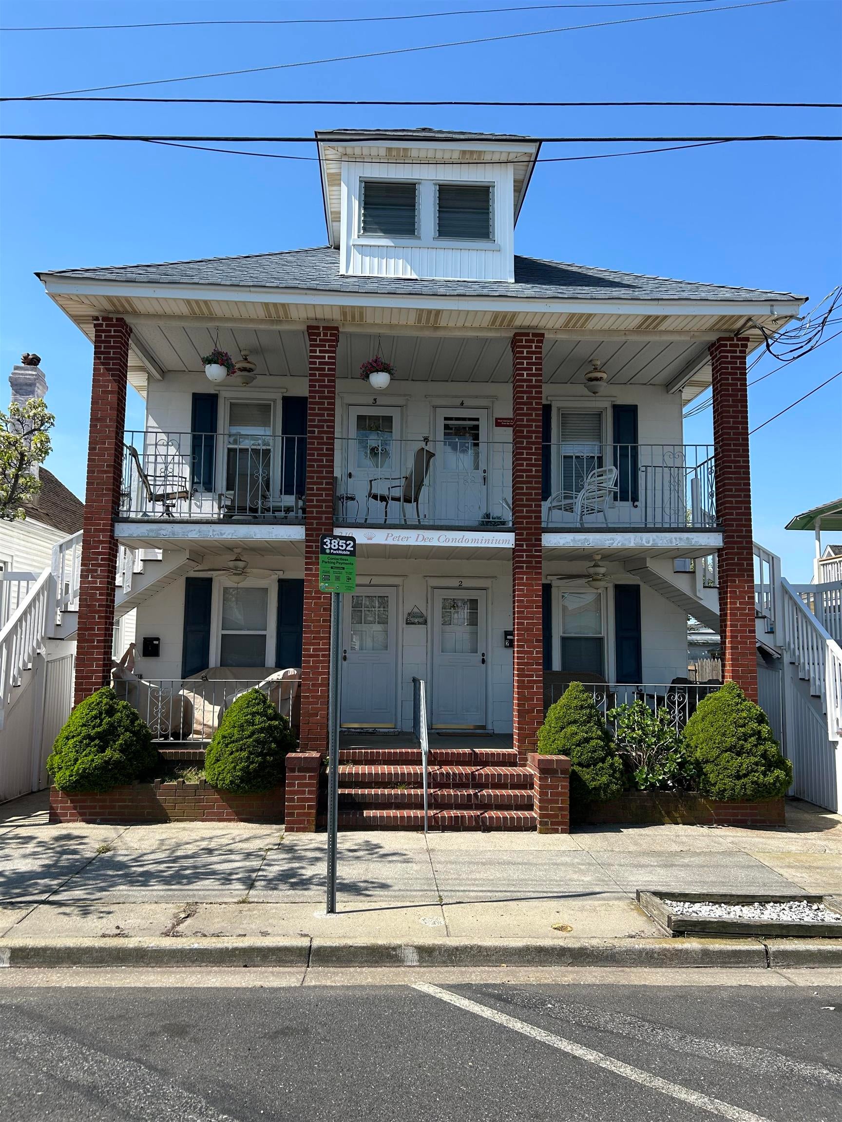 210 E Hand Avenue 3 — photo