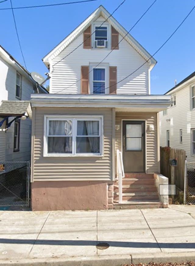 111 W Roberts Avenue — photo