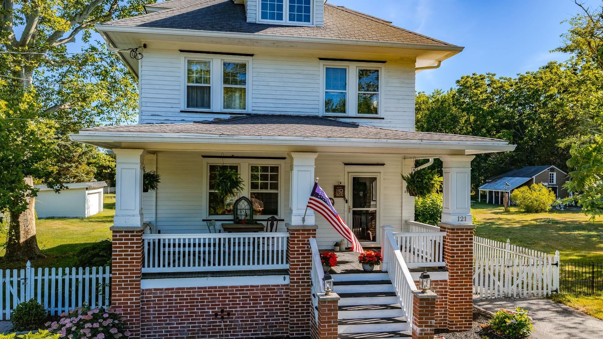 121 Reading Avenue — photo