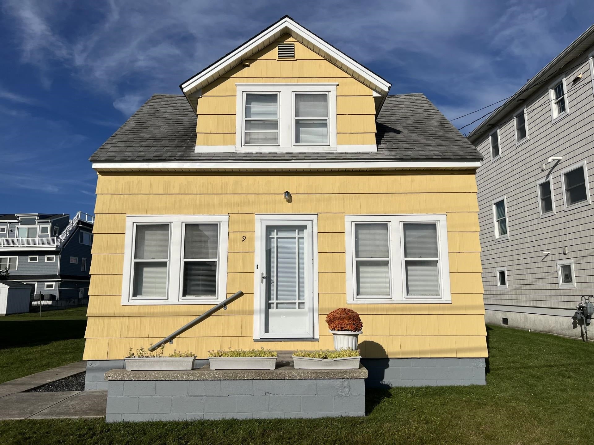 9 E Willard Avenue — photo