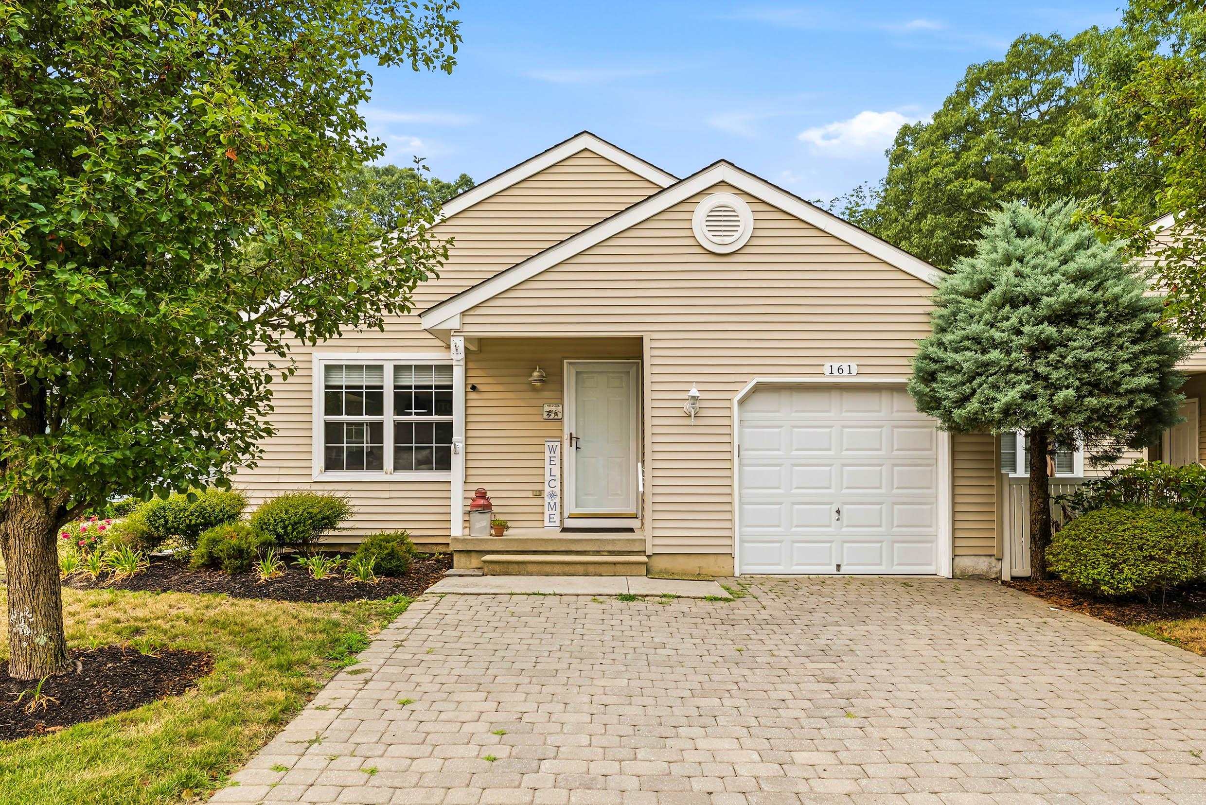 161 Lee Lane 161 — photo