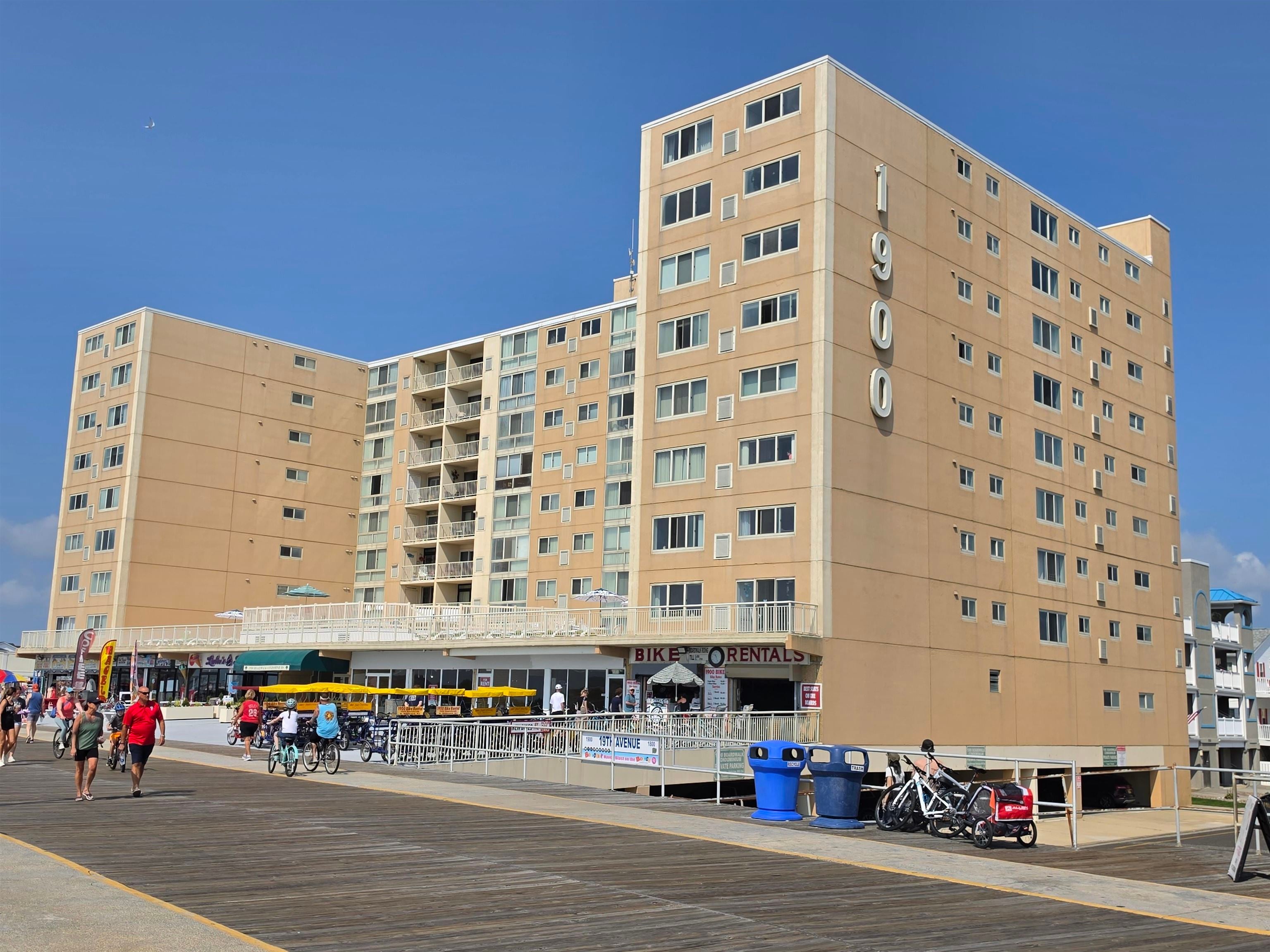 1900 Boardwalk 104 — photo