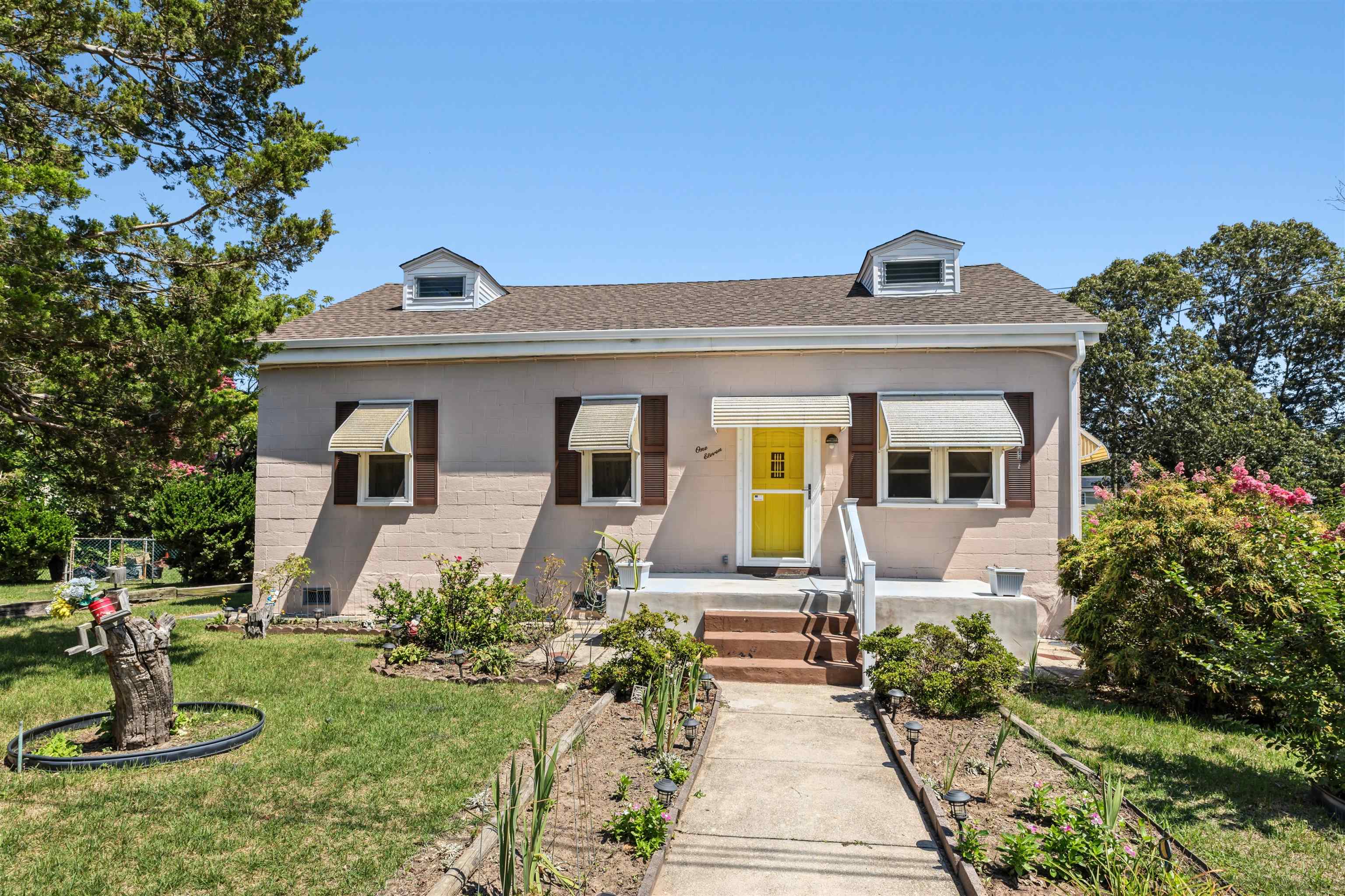 111 Matthews Avenue — photo