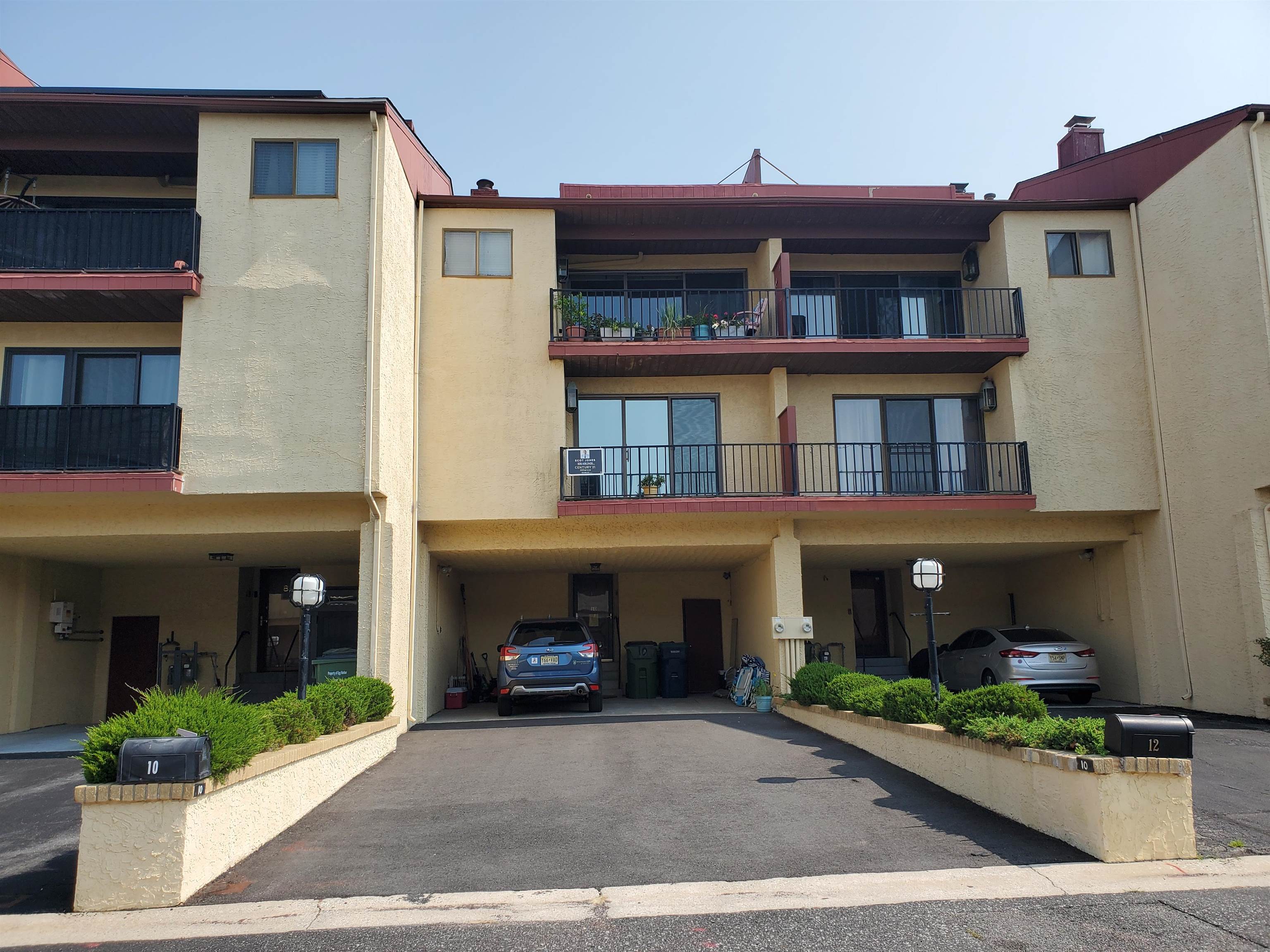 10 Empire Drive — photo