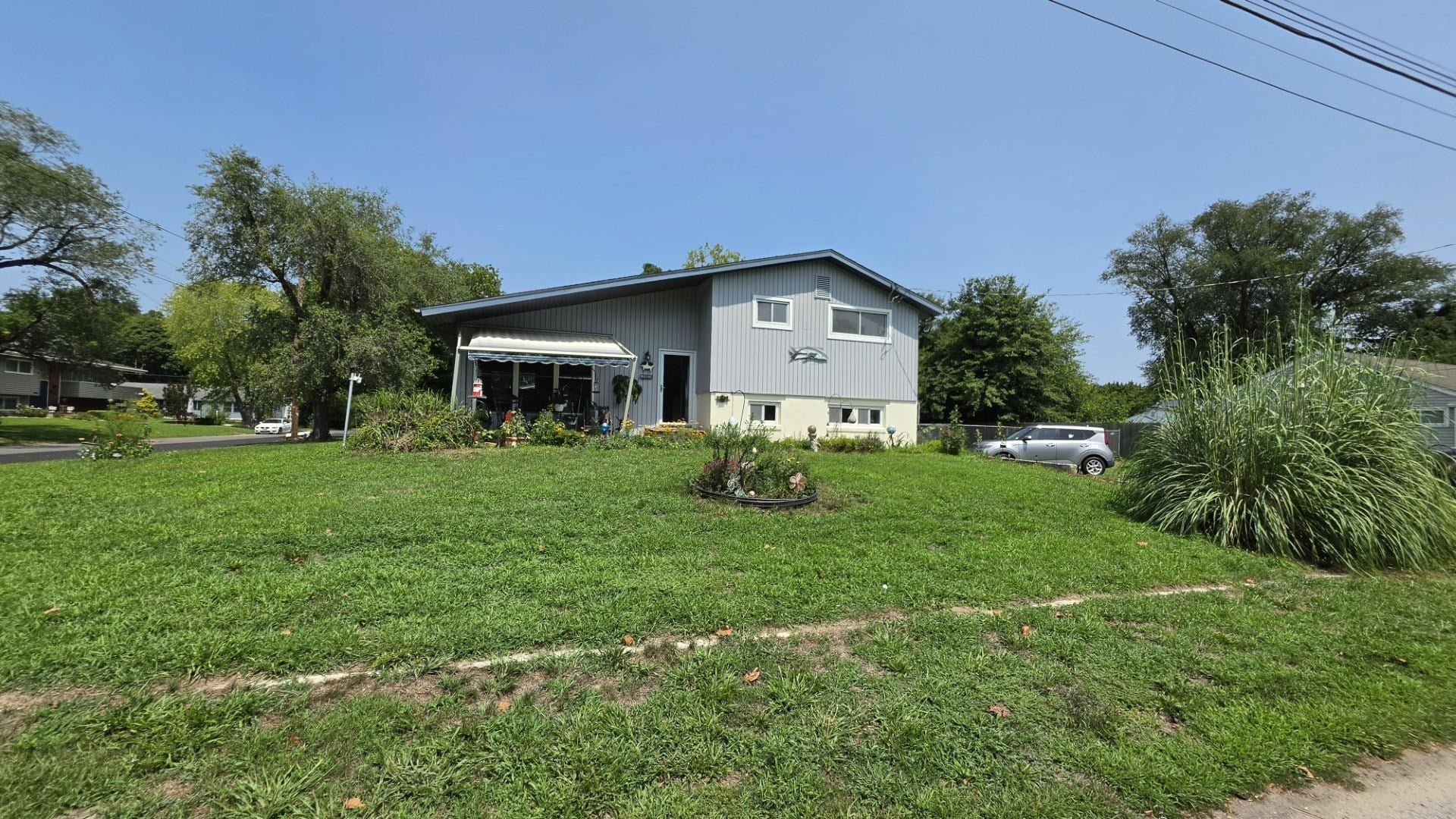 915 Towerview Road — photo