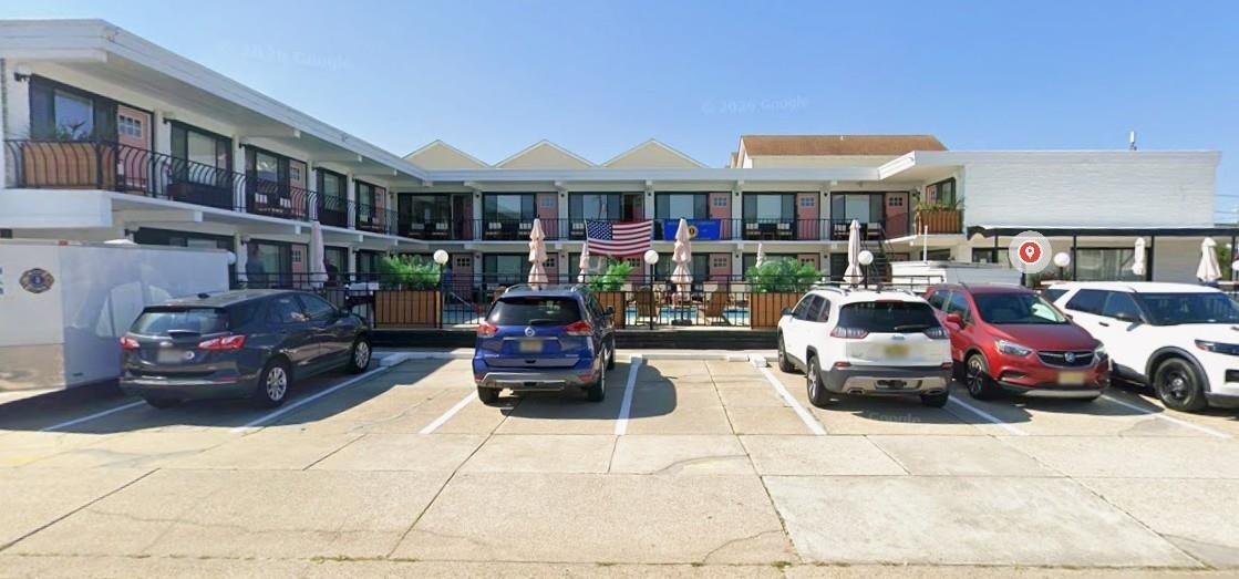 2101 Surf Ave 204 — photo
