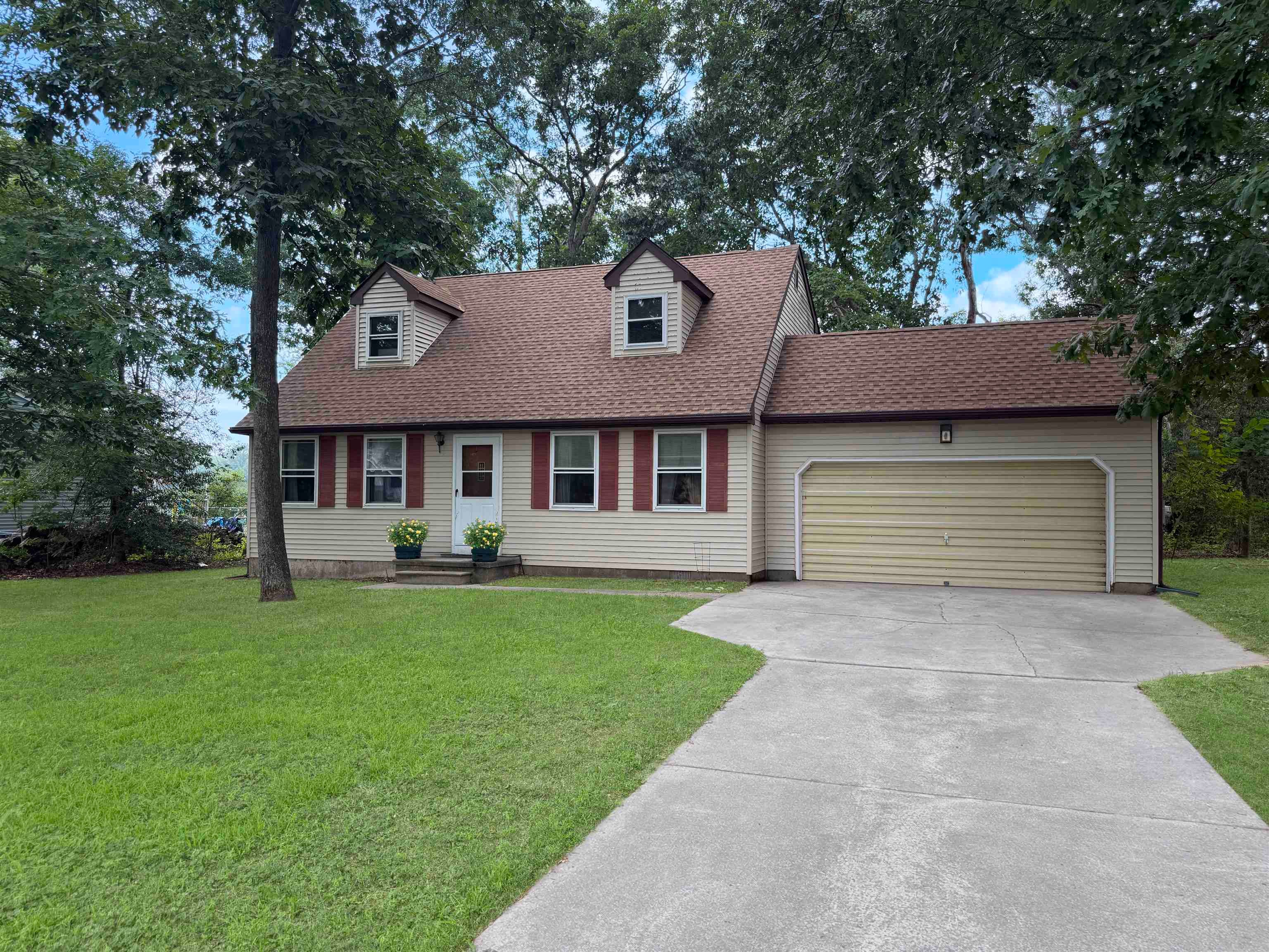 128 Holly Drive — photo
