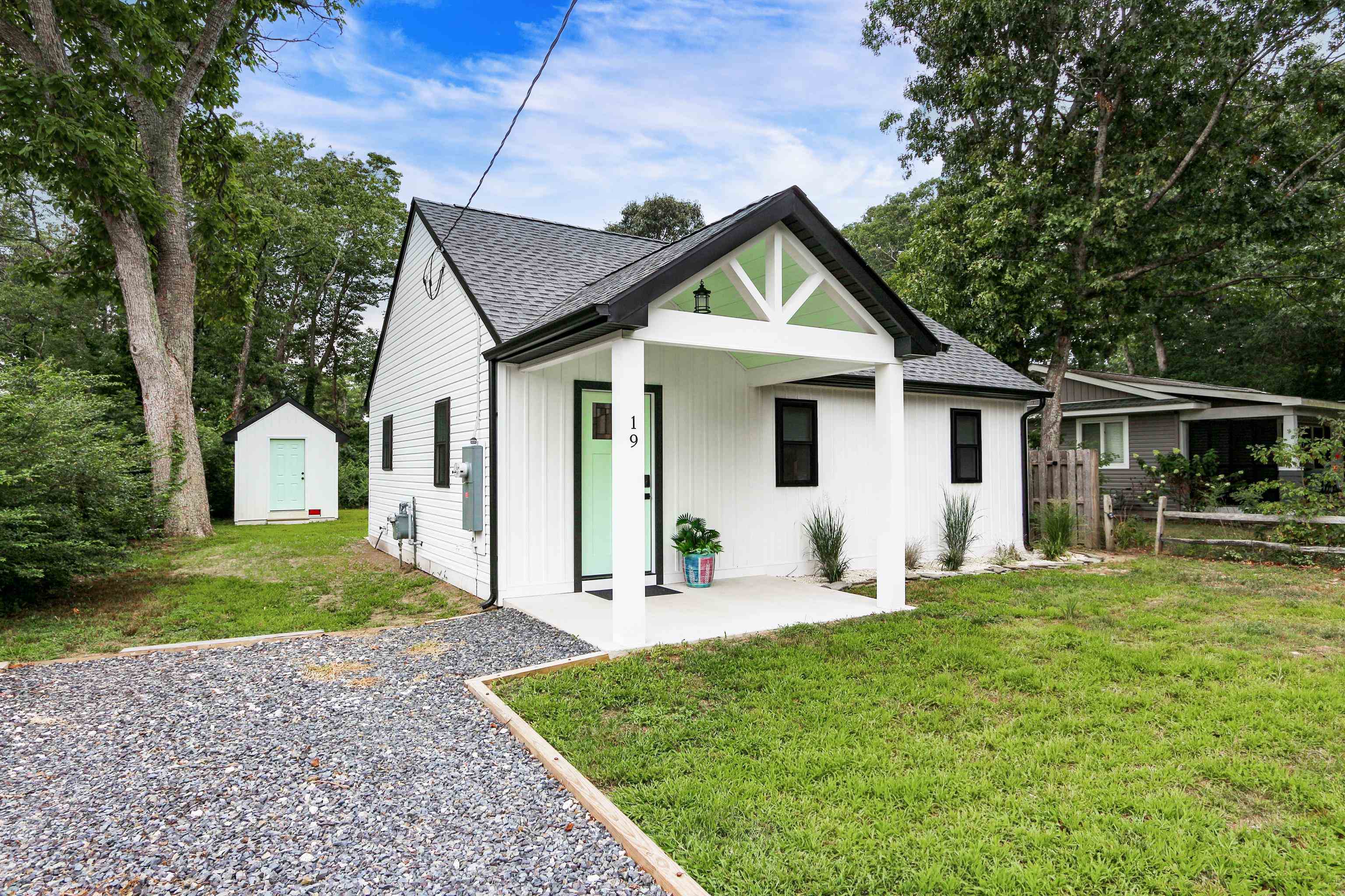 19 W Hereford Avenue — photo
