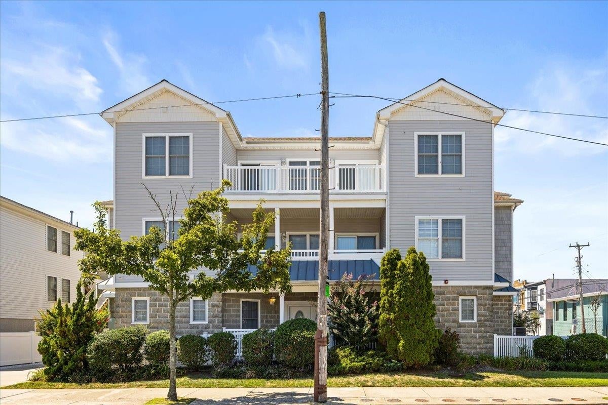 200 E Youngs Avenue 201 — photo