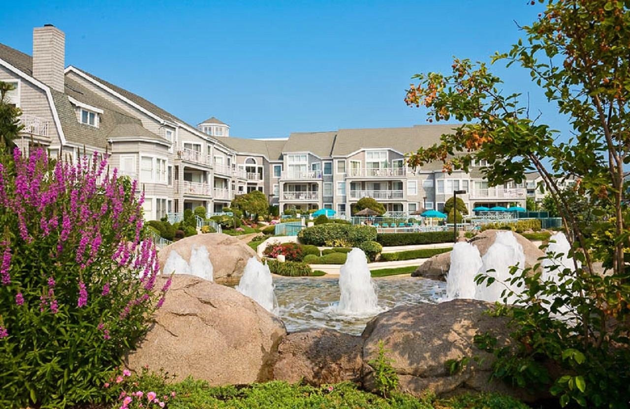 9904 Seapointe Boulevard 207 — photo
