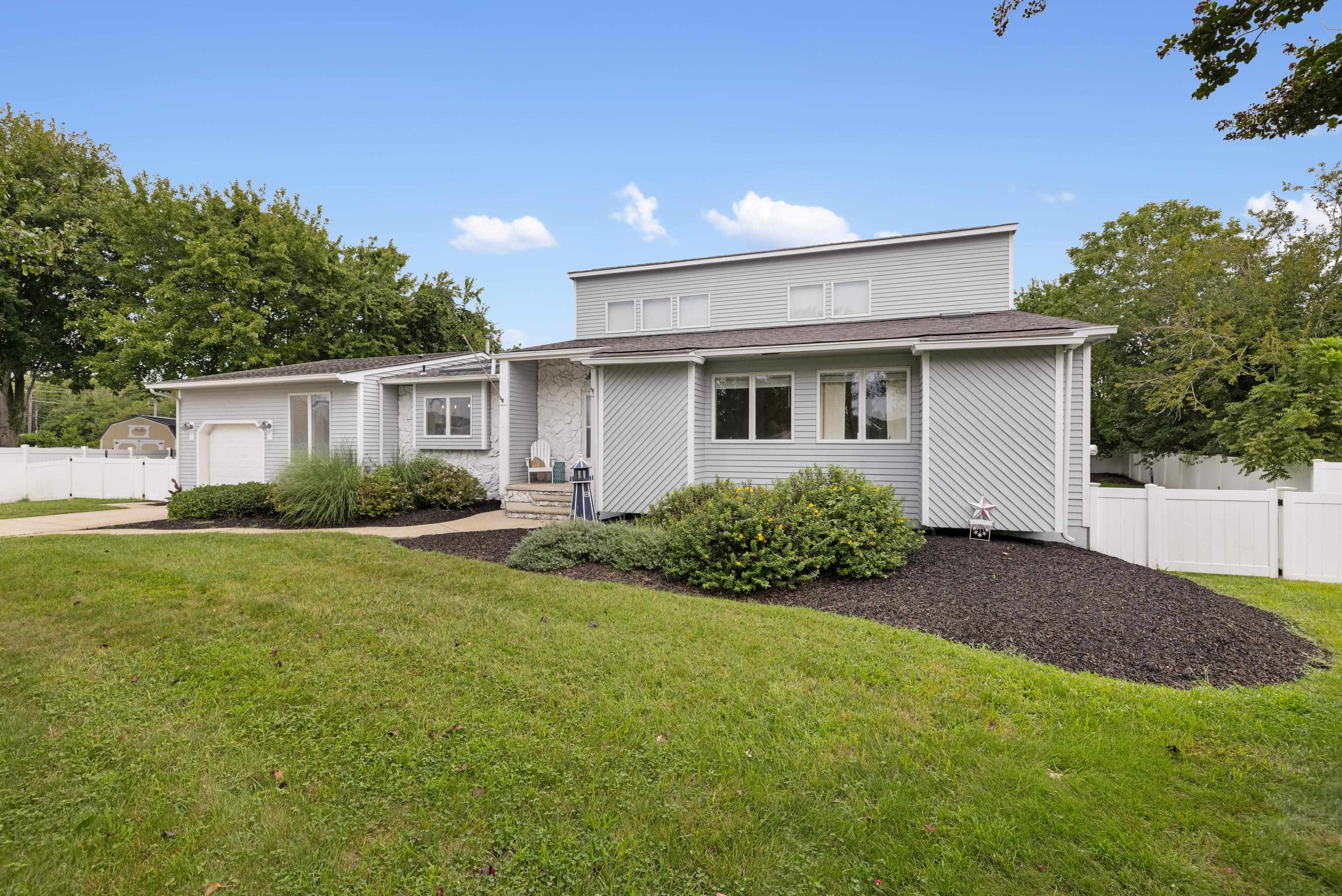 305 N Vineyard Court — photo