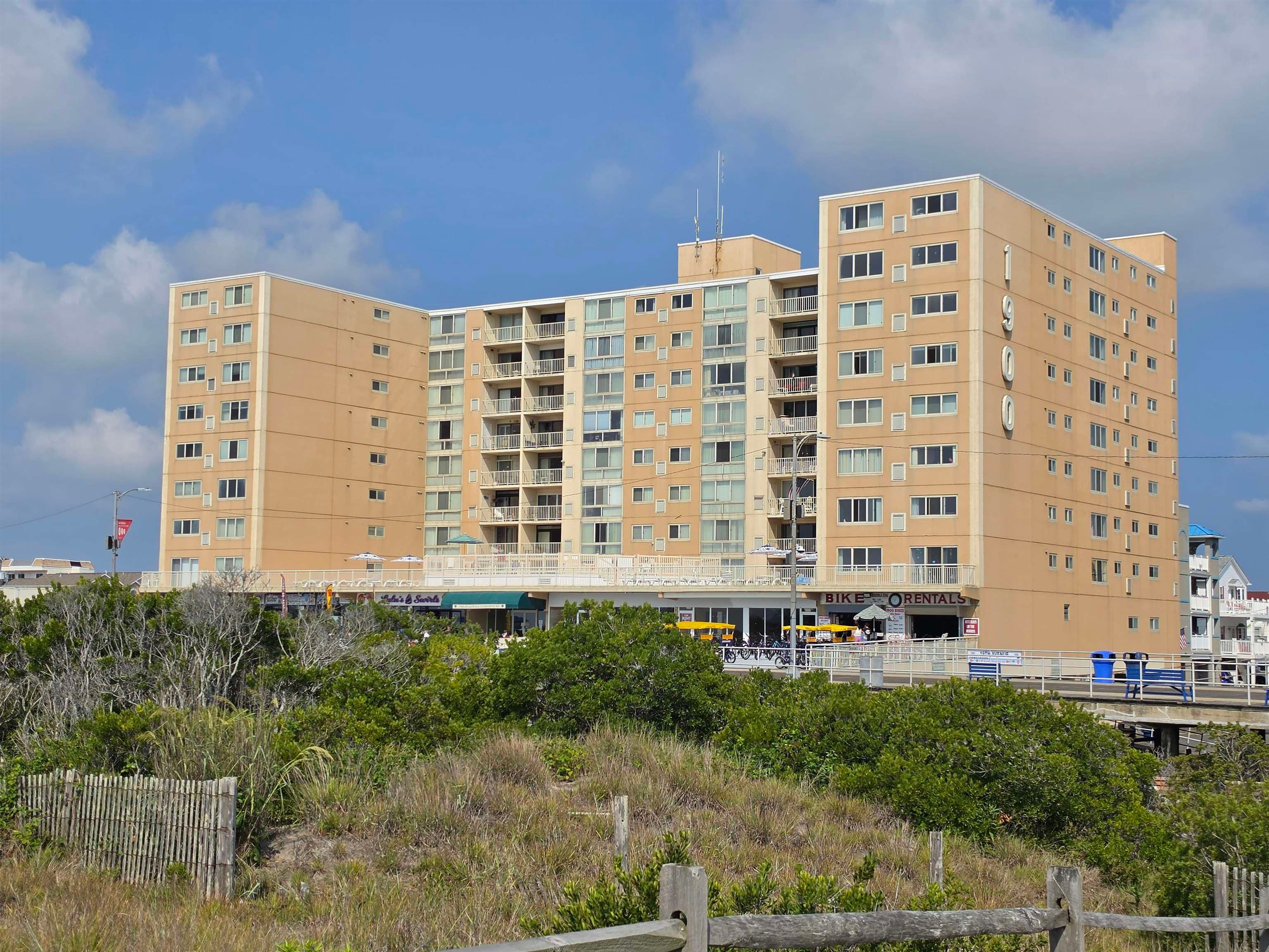 1900 Boardwalk 303 — photo