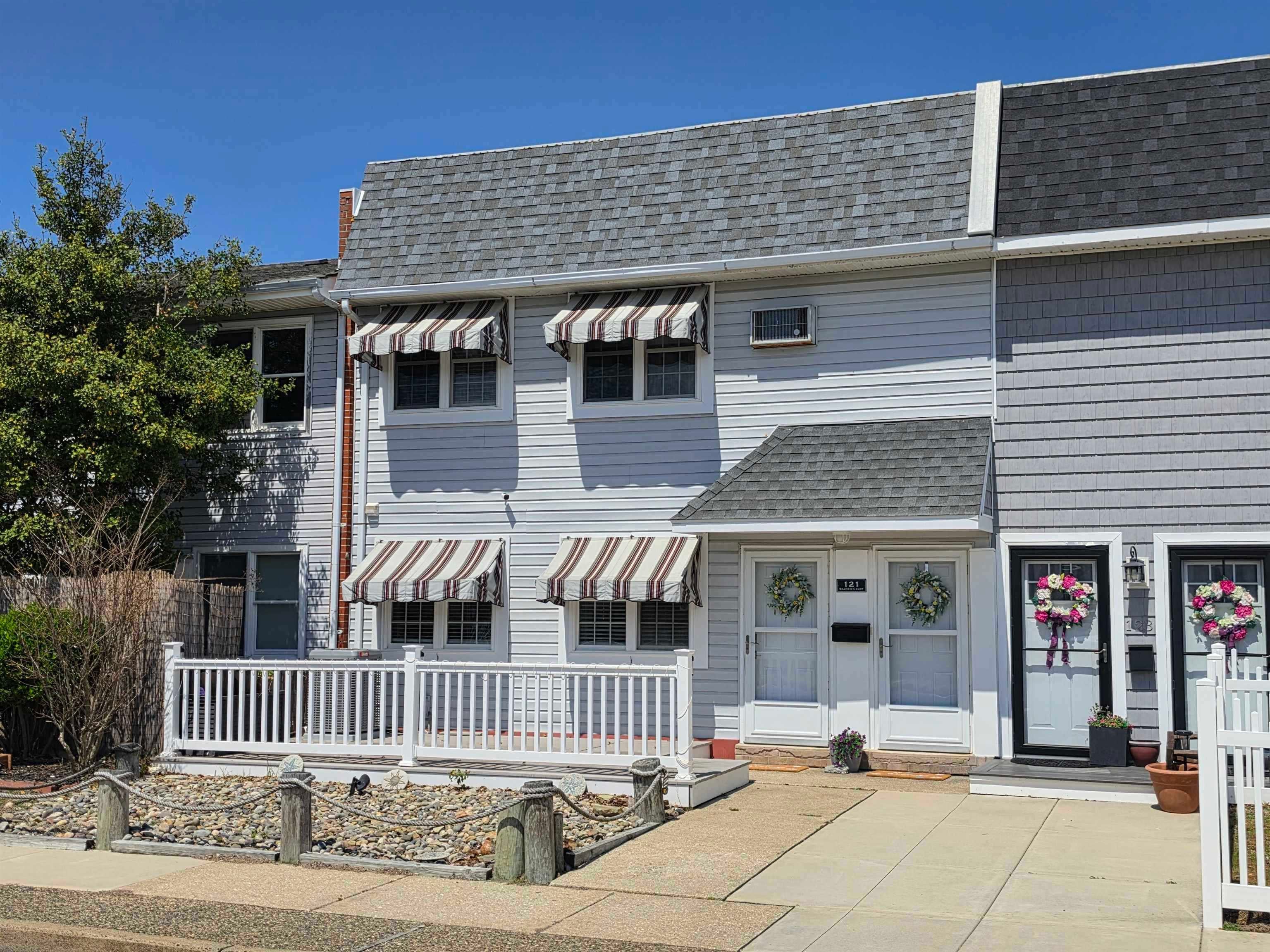 121 Seaview Court — photo