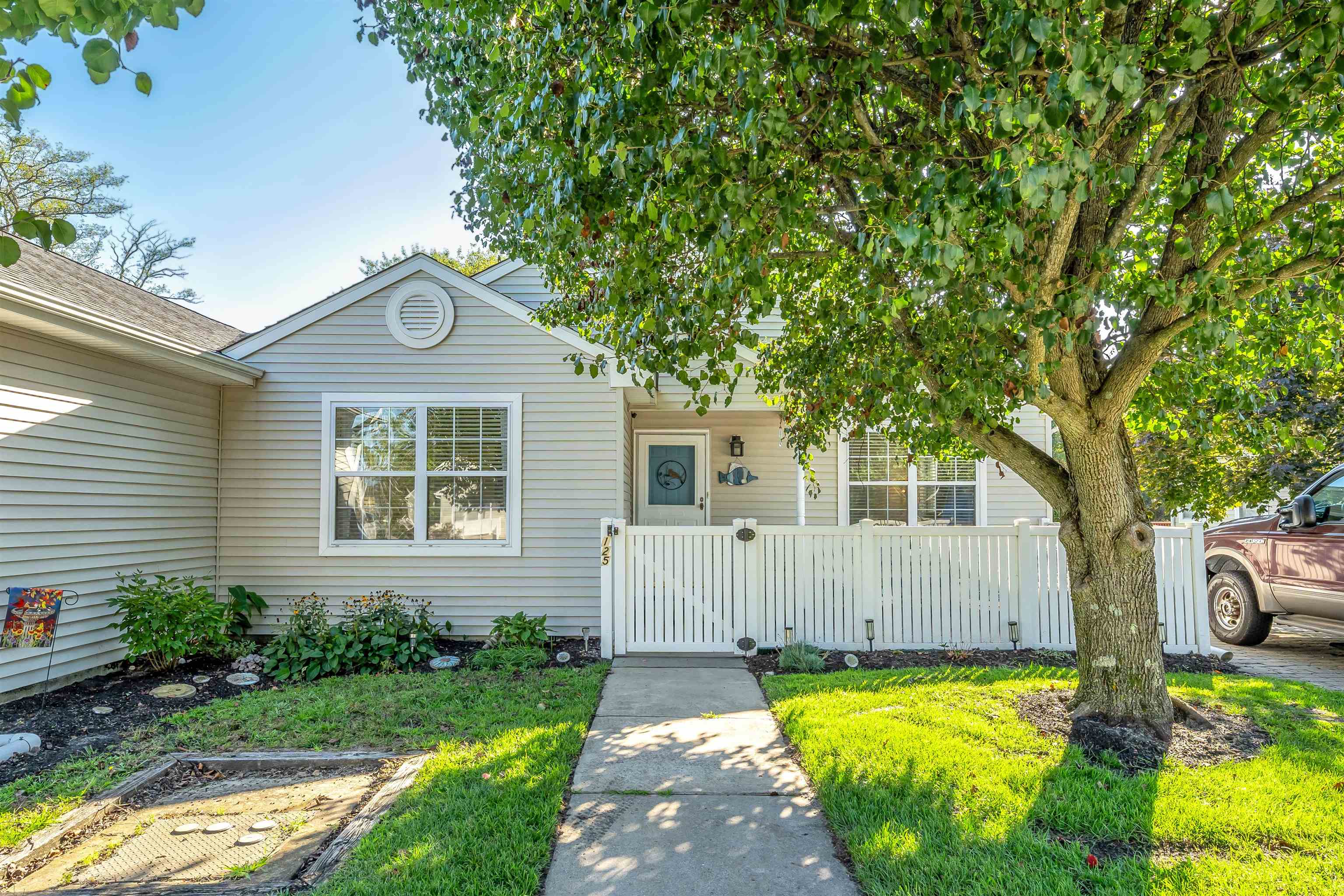 125 Lee Lane — photo