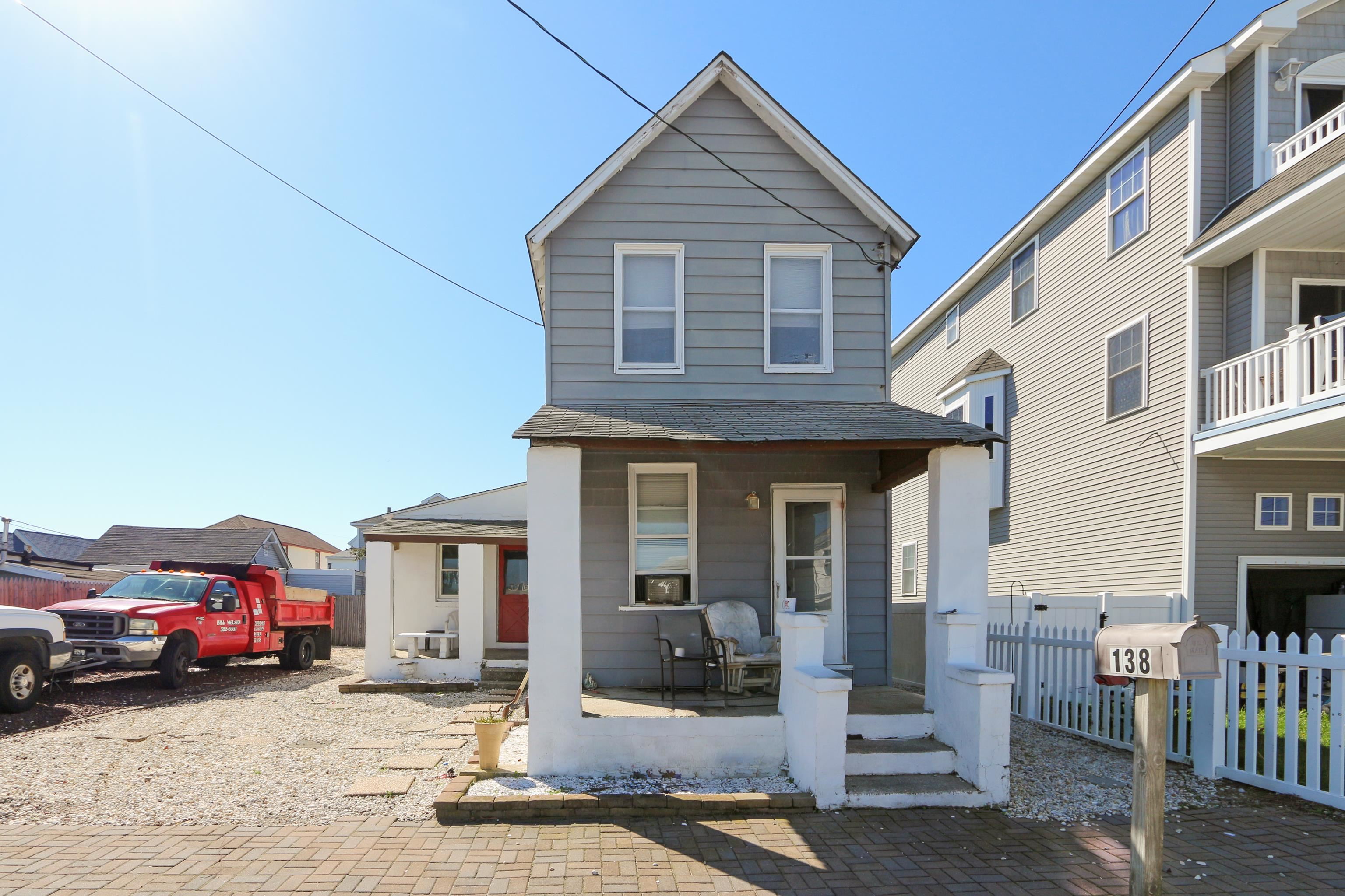 138 W Burk Avenue — photo