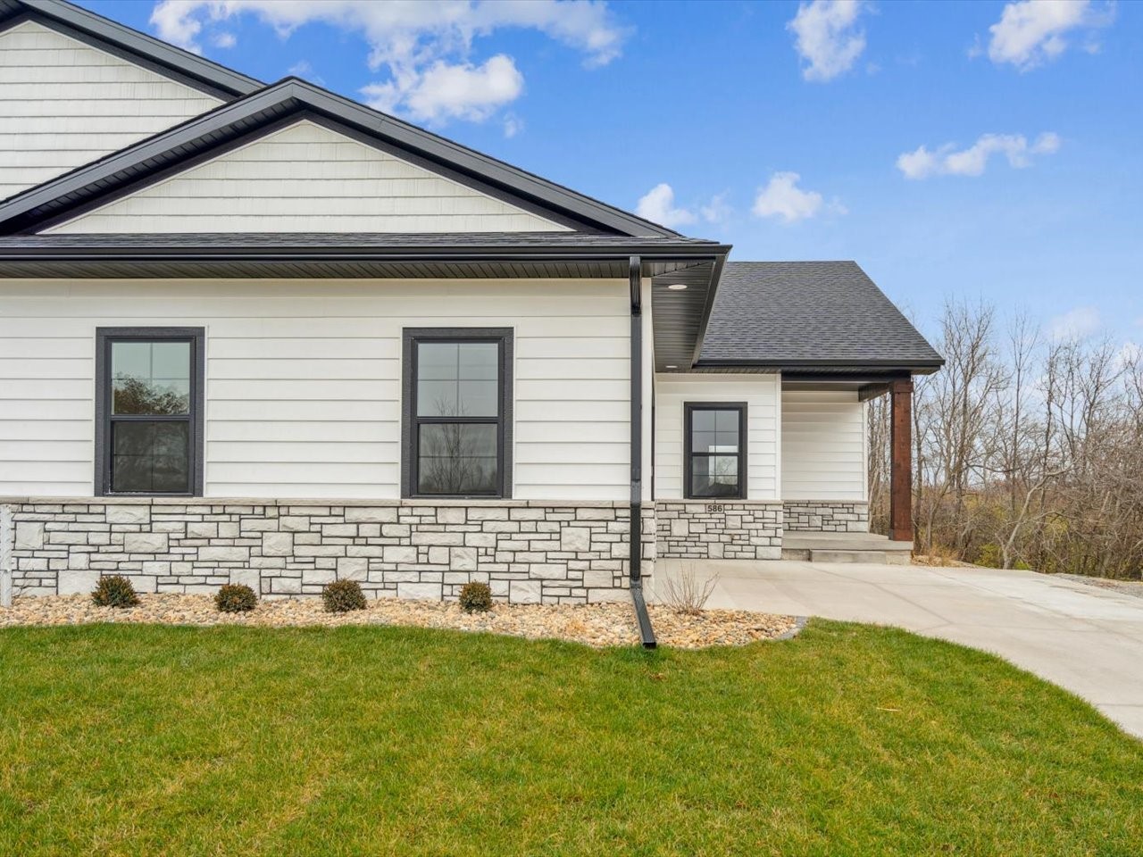 586 Maclan Circle — photo