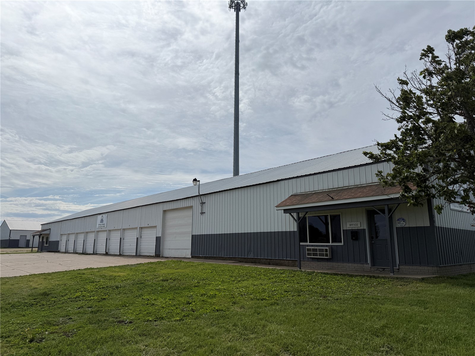 301 Old Dubuque Rd — photo