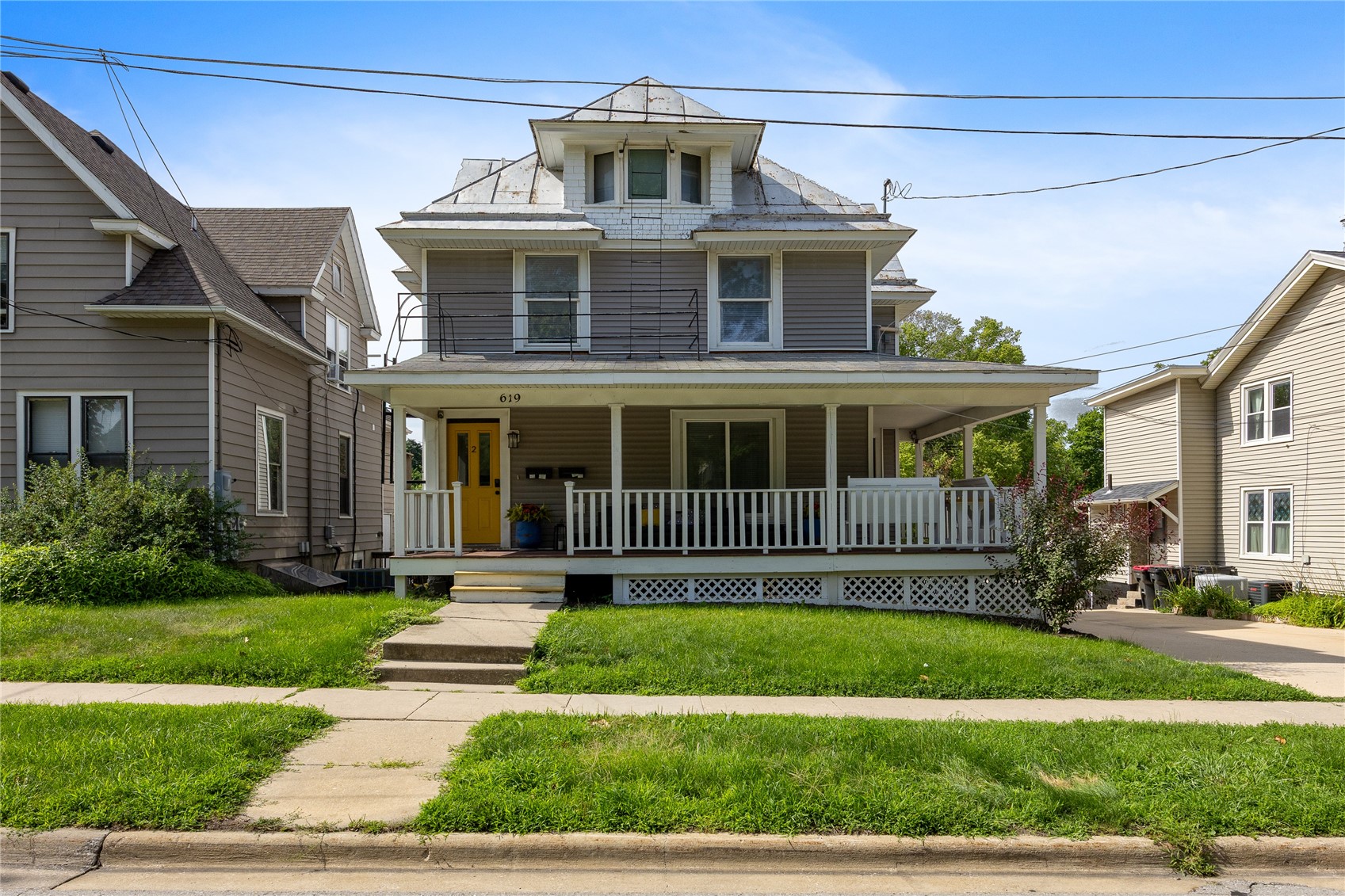 619 E Burlington Street — photo