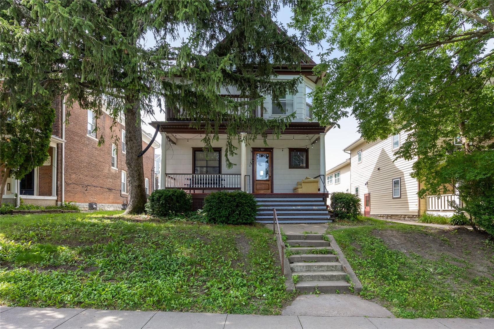 521 E College Street — photo