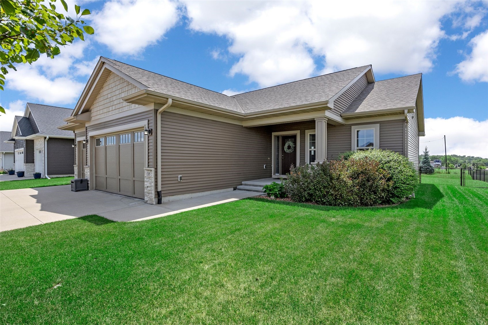 1315 E Tartan Dr — photo
