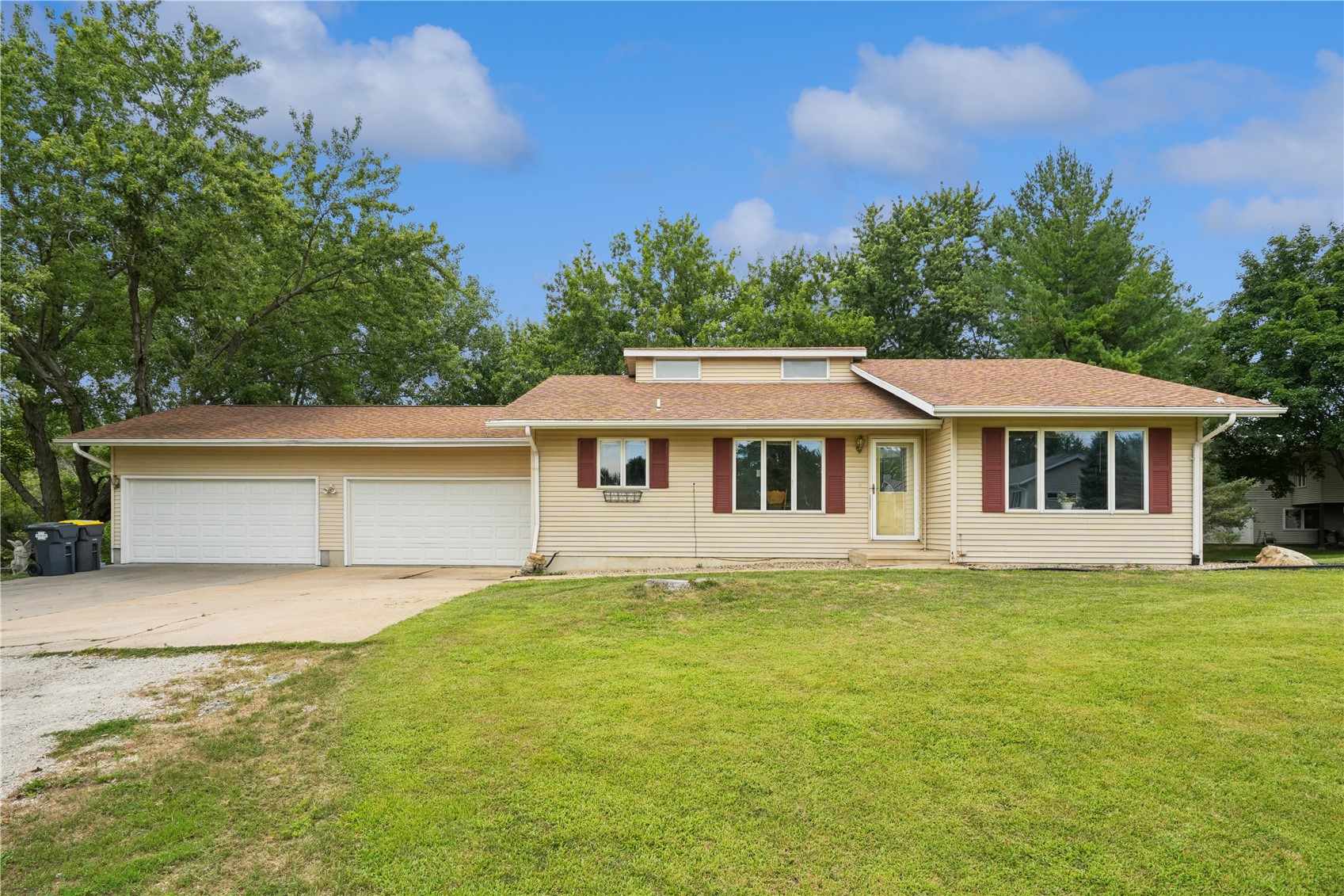 2914 Windy Ridge Road NE, Swisher, IA 52338