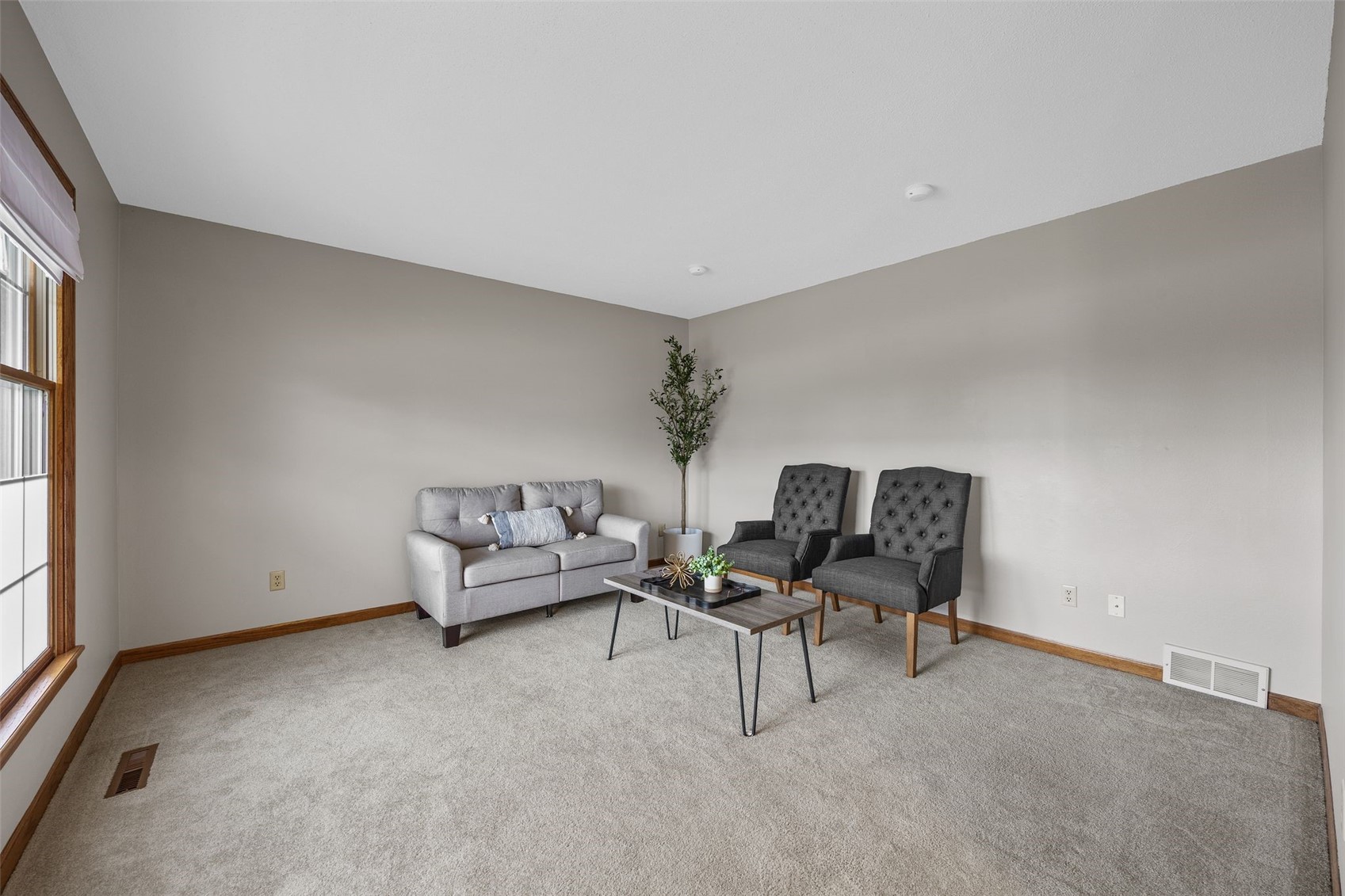 6907 Rockingham Drive SW, Cedar Rapids, IA 52404 — photo 2