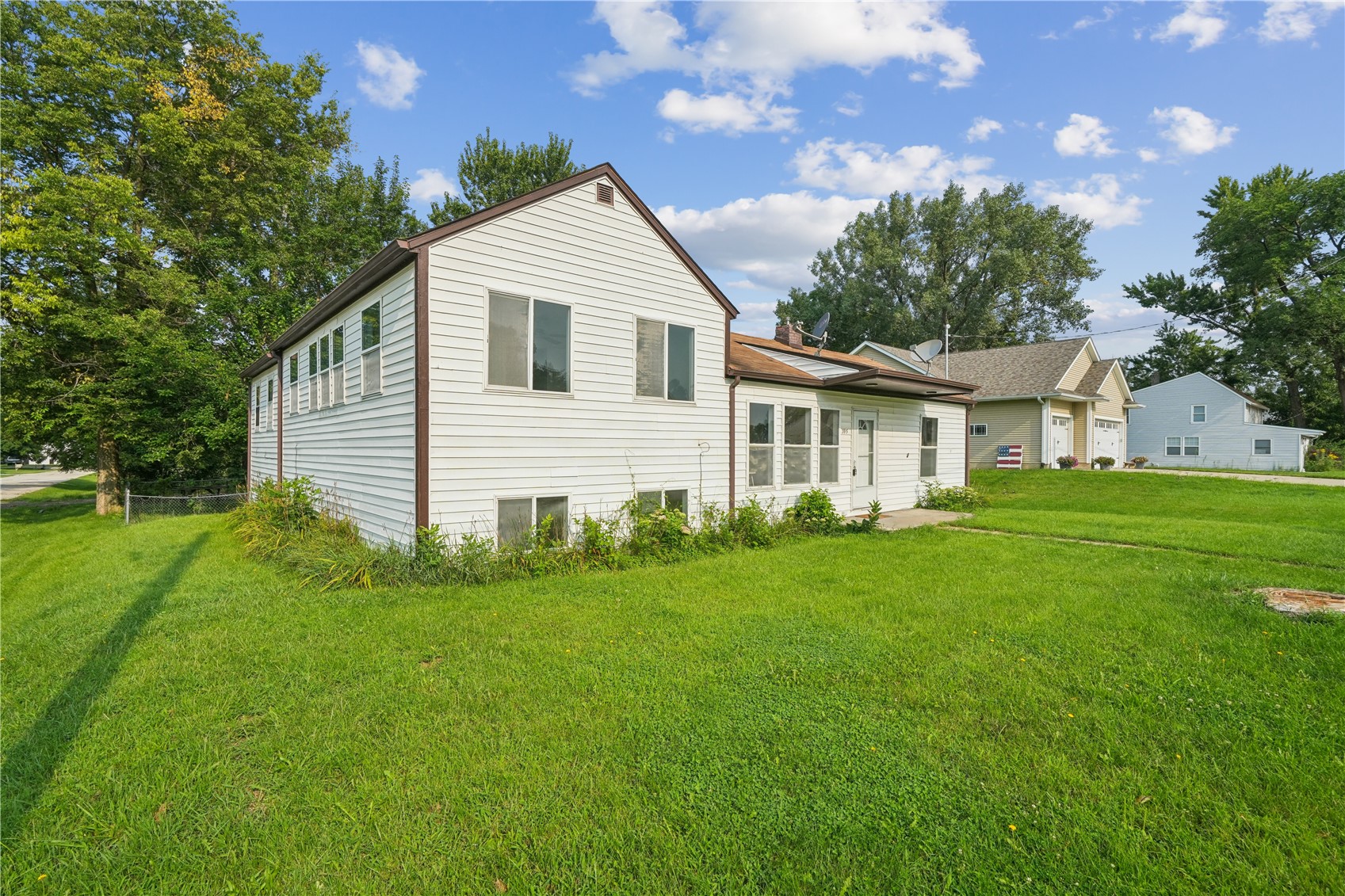 395 S Troy Road — photo