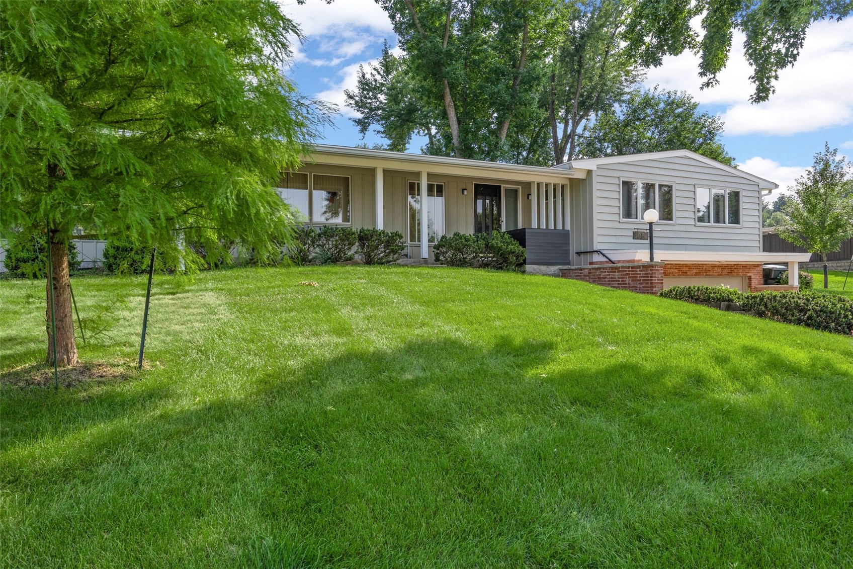 3857 Trail Ridge Road SE, Cedar Rapids, IA 52403 — photo 2