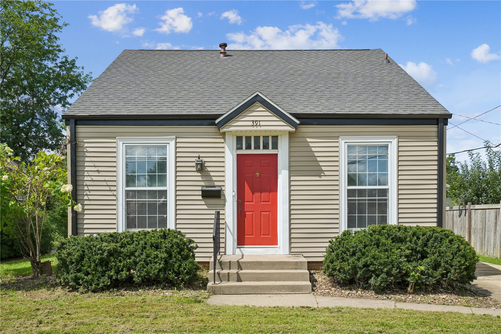 391 Memorial Drive SE — photo