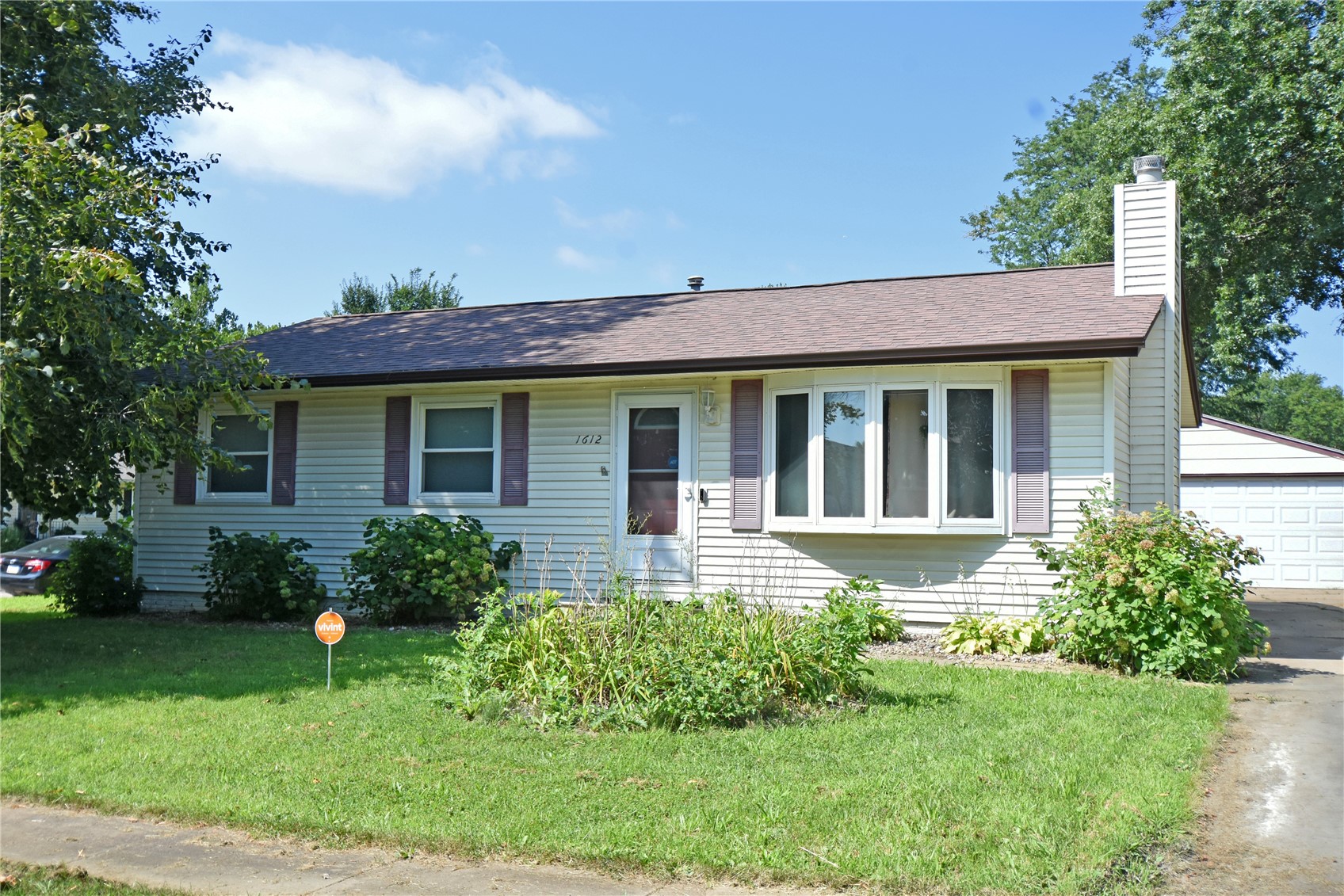 1612 Woodside Court NW — photo