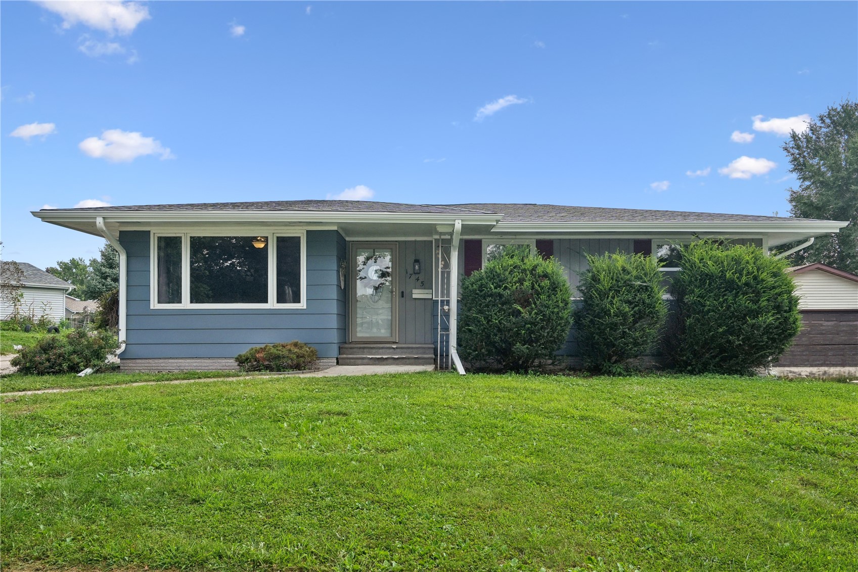 1745 Daleview Dr — photo