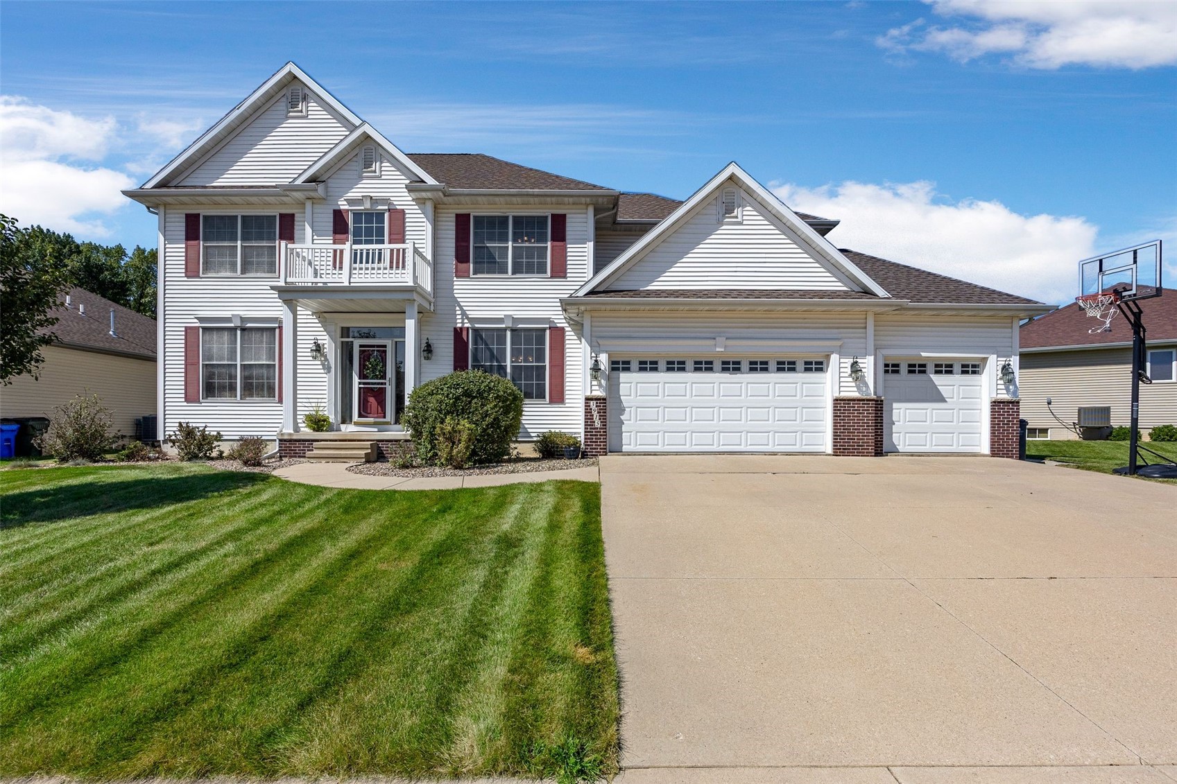 3915 Oak Ridge Dr SE — photo