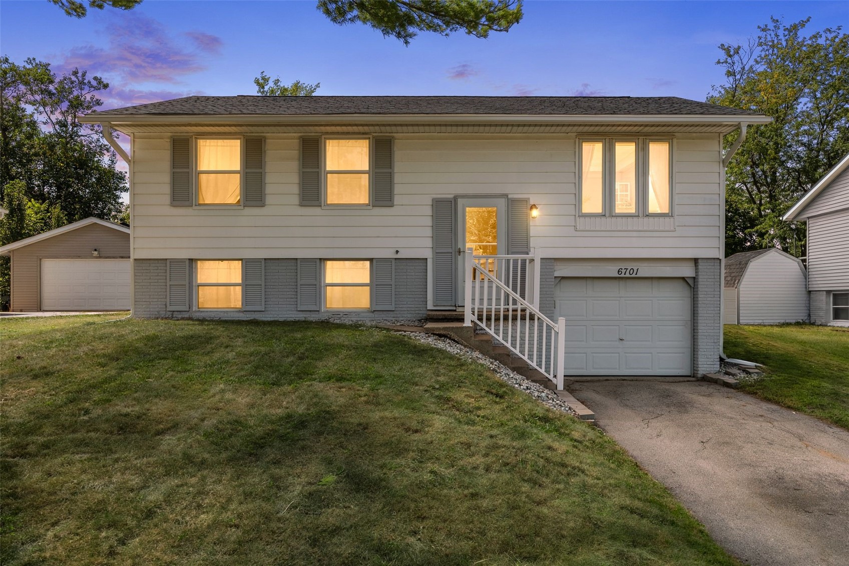 6701 Arbor Lane NE — photo