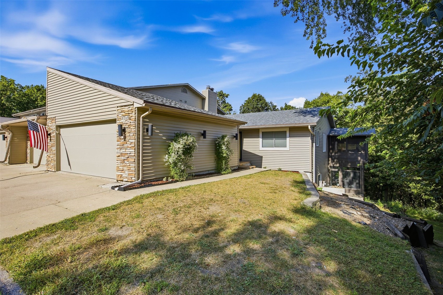 1745 Applewood Court NE — photo