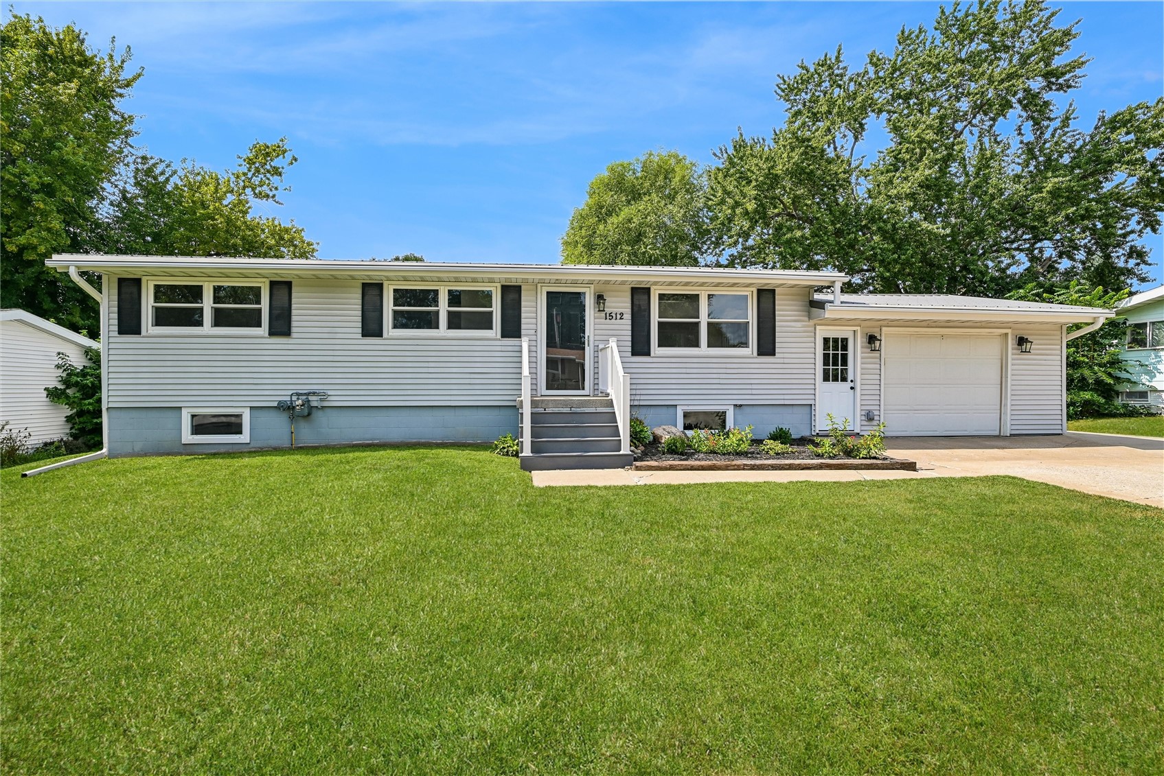 1512 Rainbow Drive — photo