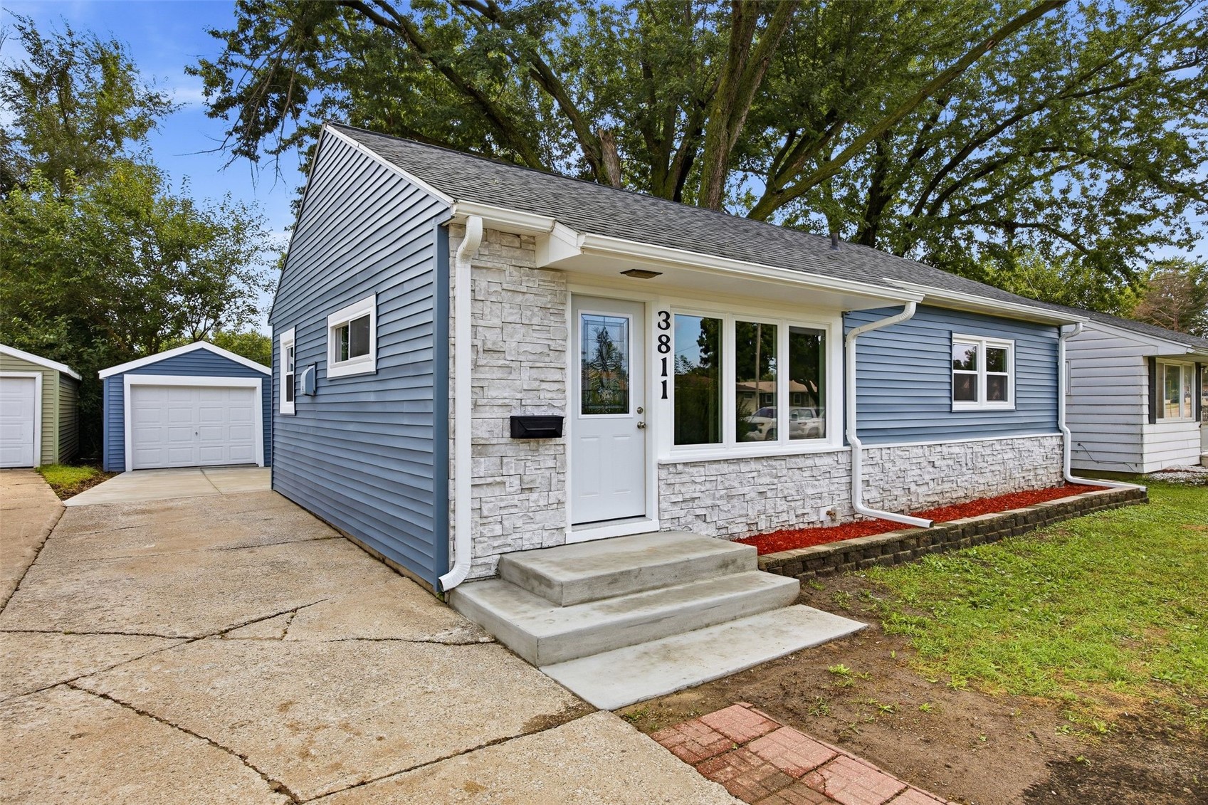 3811 Mount Vernon Road SE — photo