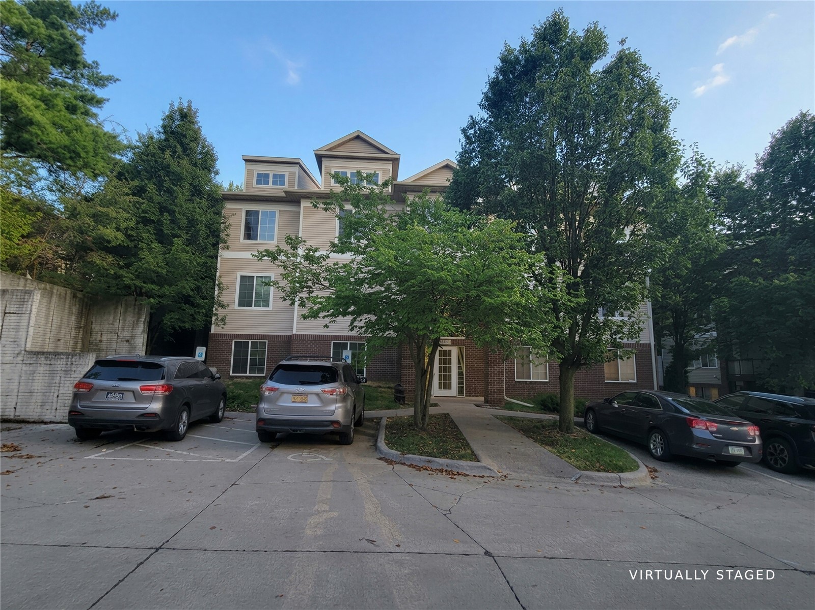 1820 W Benton Street 301 — photo