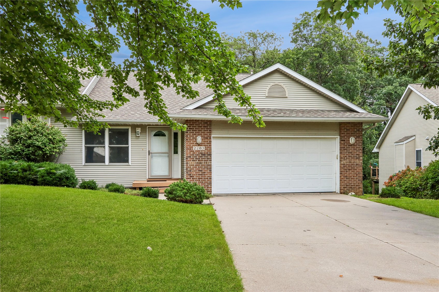 2283 E Grantview Dr — photo